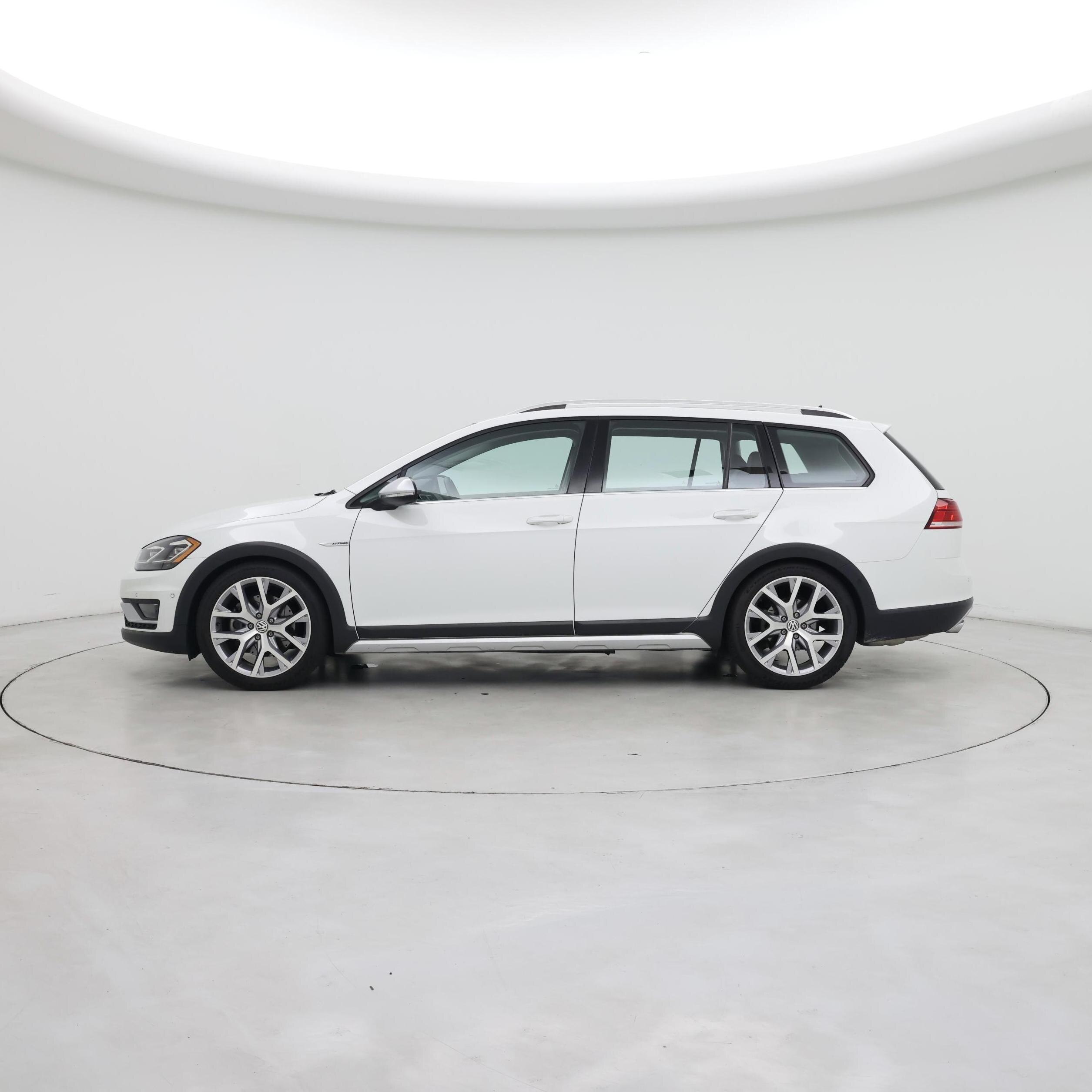Thumbnail: 2019 Volkswagen Golf - 3