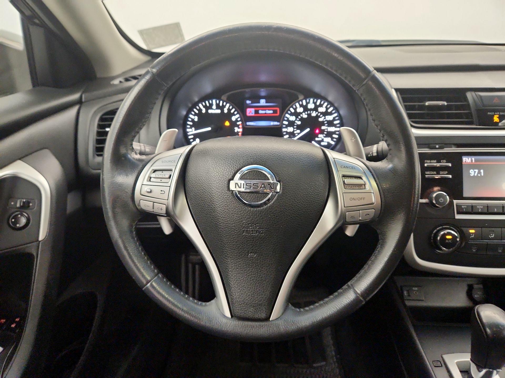 Thumbnail: 2016 Nissan Altima - 10