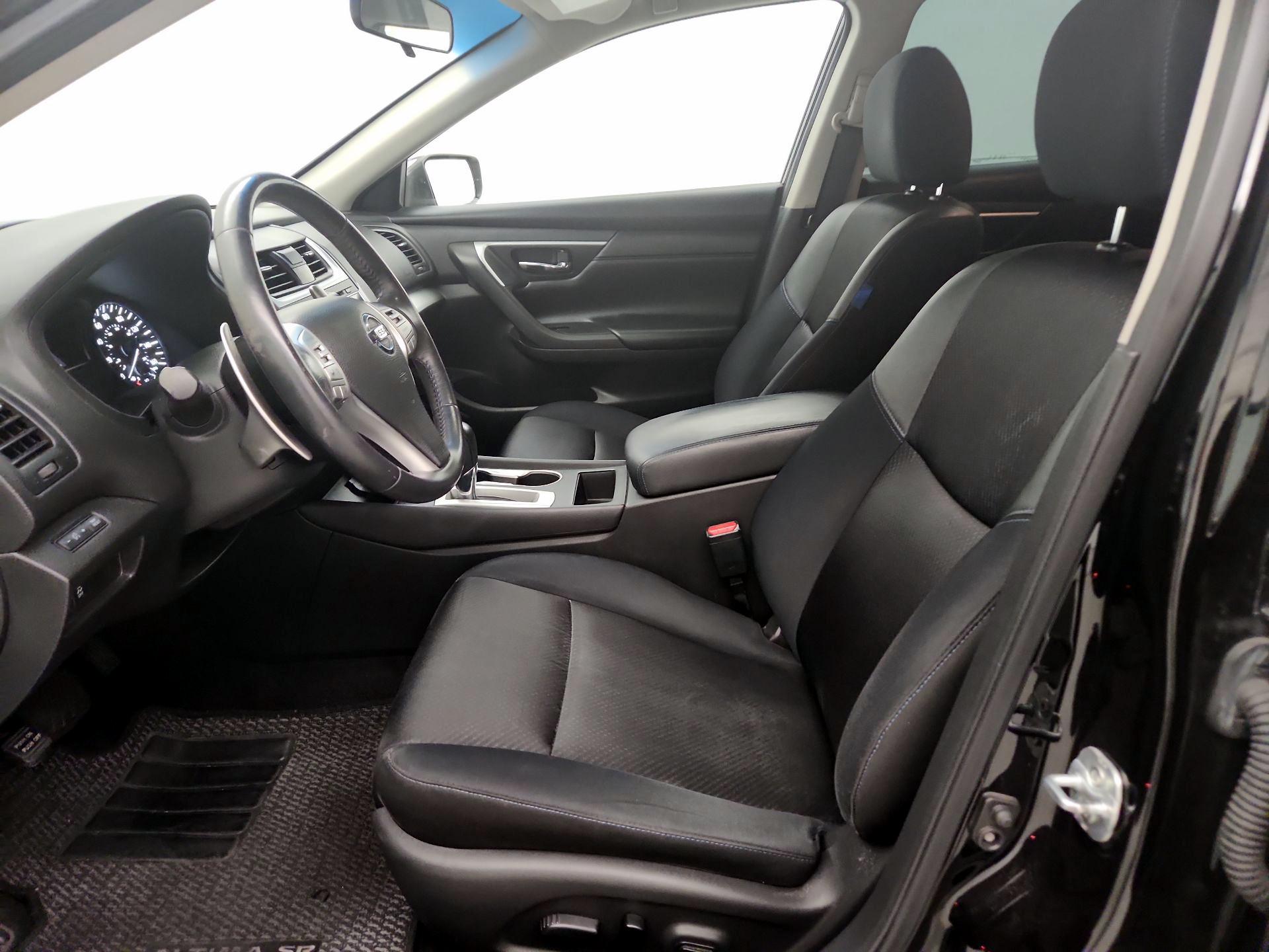Thumbnail: 2016 Nissan Altima - 11