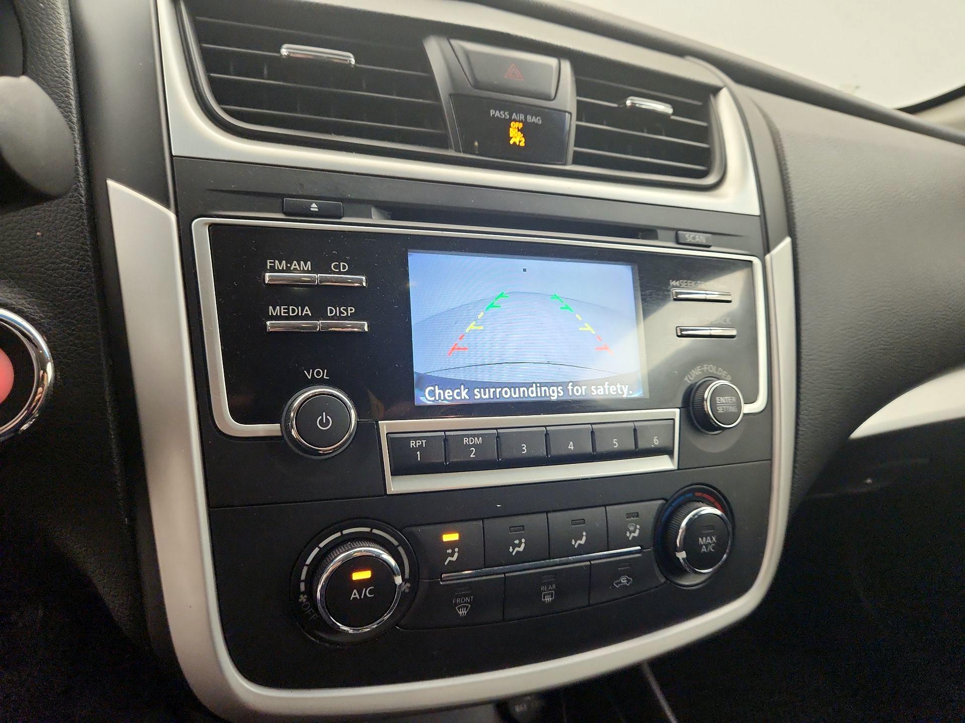 Thumbnail: 2016 Nissan Altima - 14