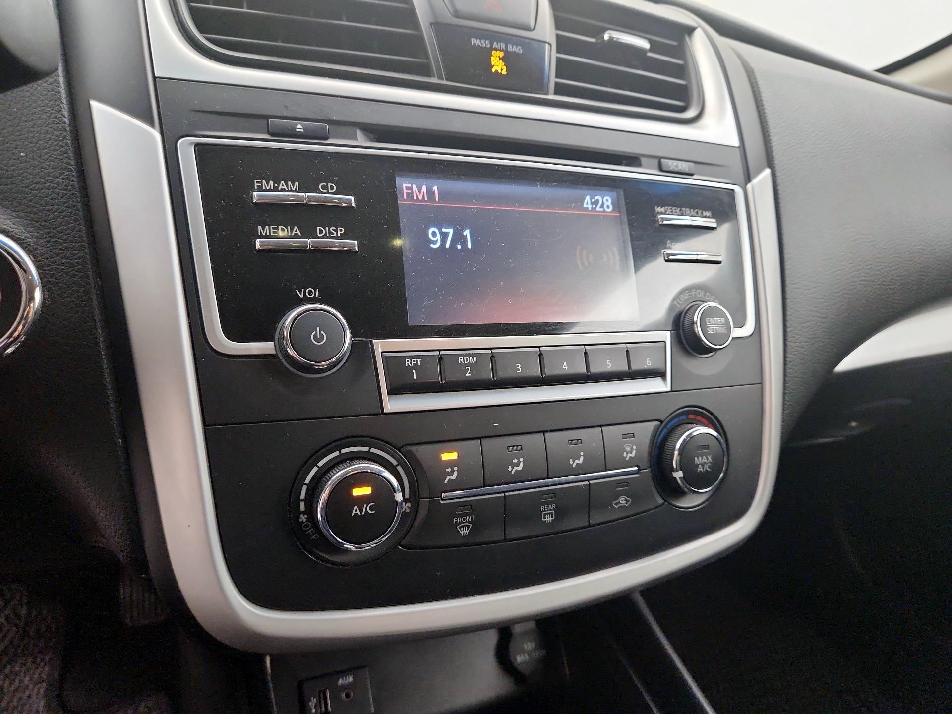 Thumbnail: 2016 Nissan Altima - 15