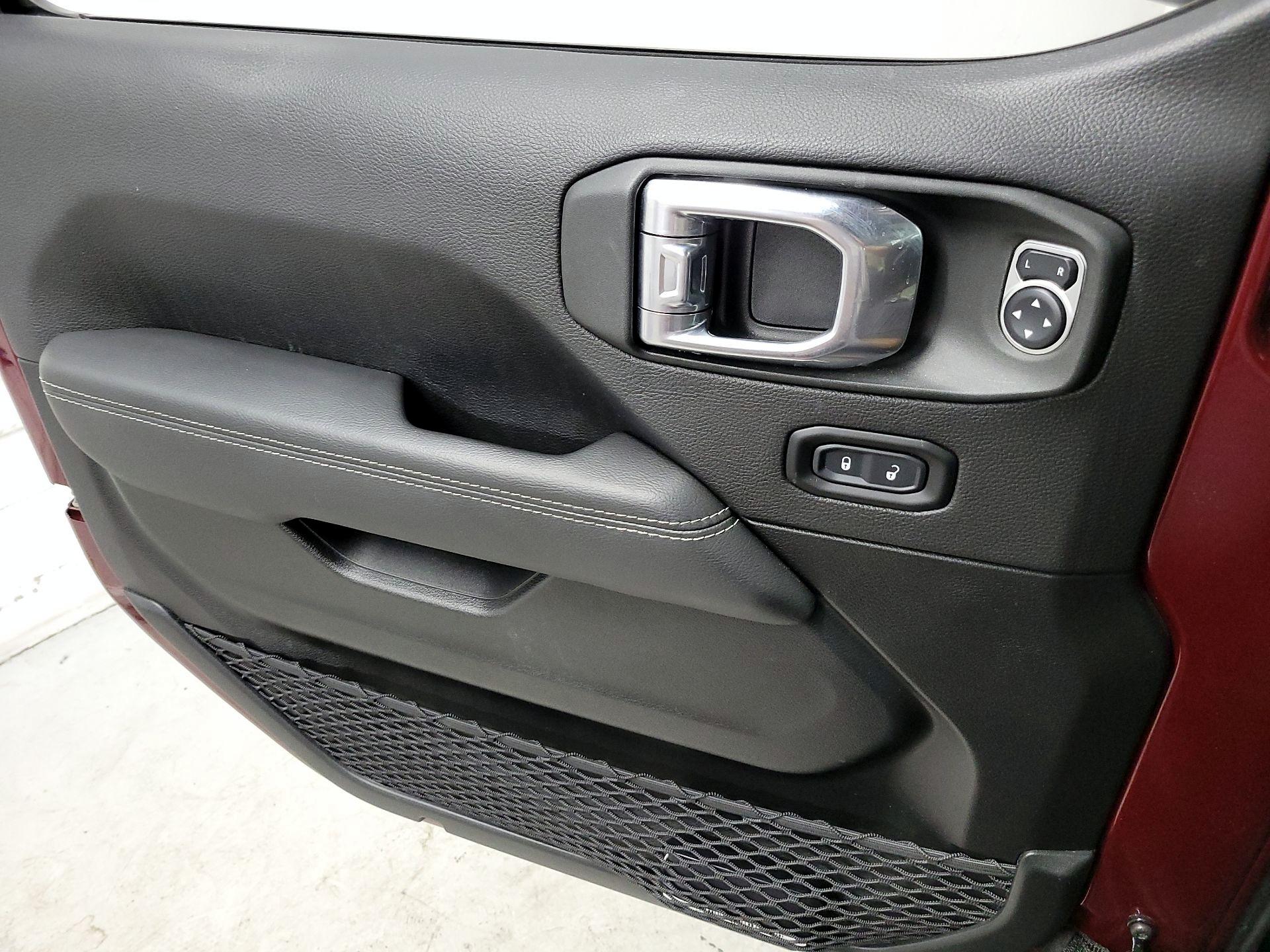 Thumbnail: 2021 Jeep Gladiator - 12