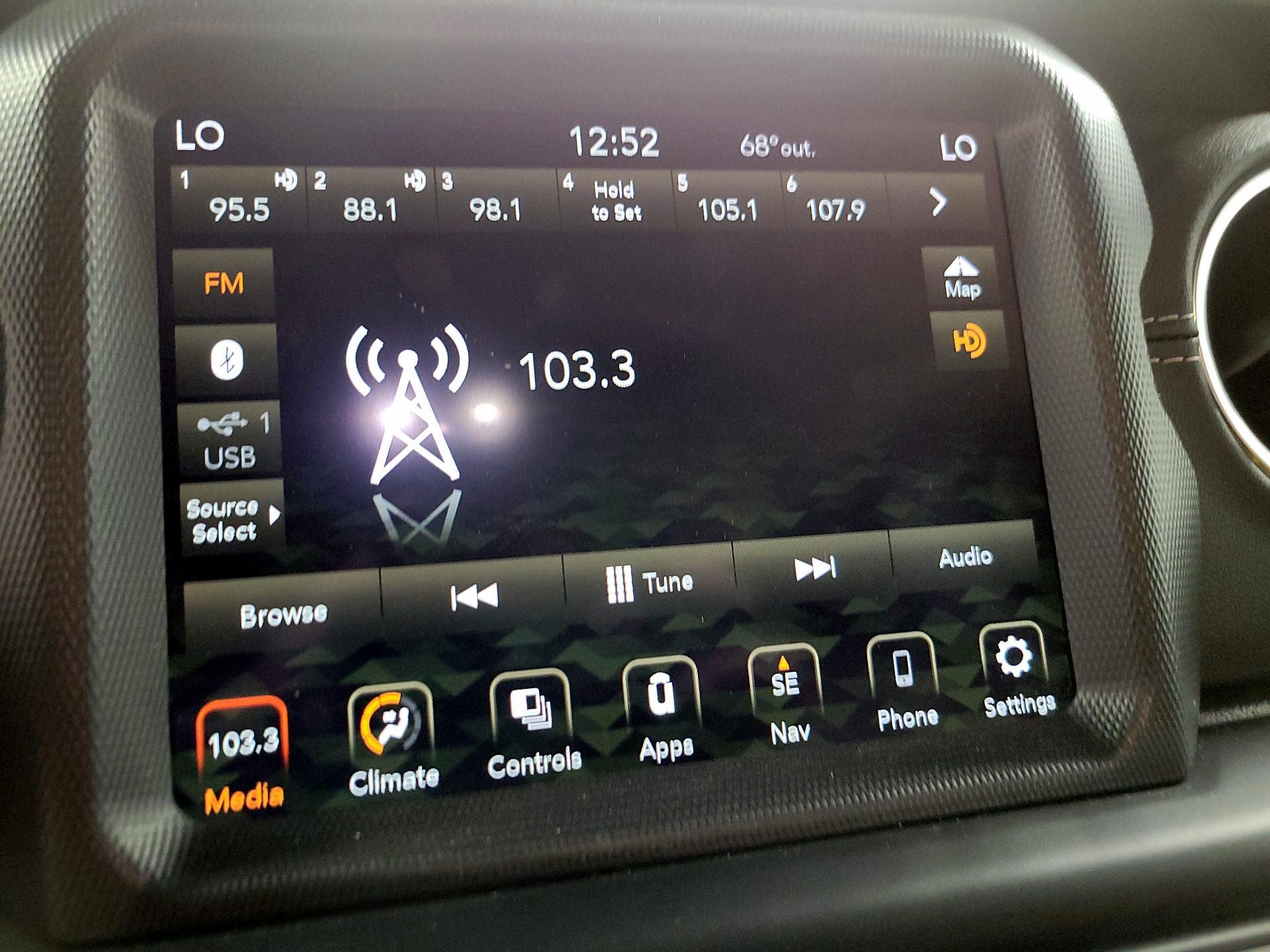 Thumbnail: 2021 Jeep Gladiator - 16