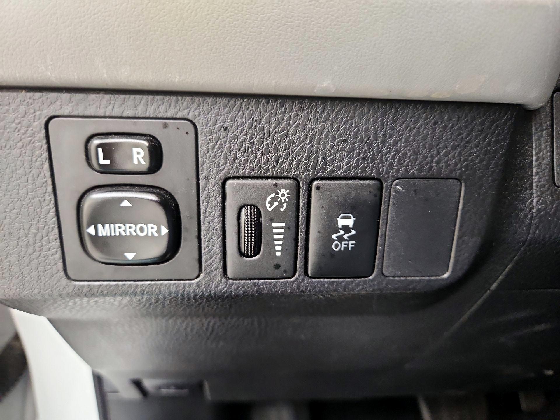 Thumbnail: 2015 Toyota RAV4 - 13