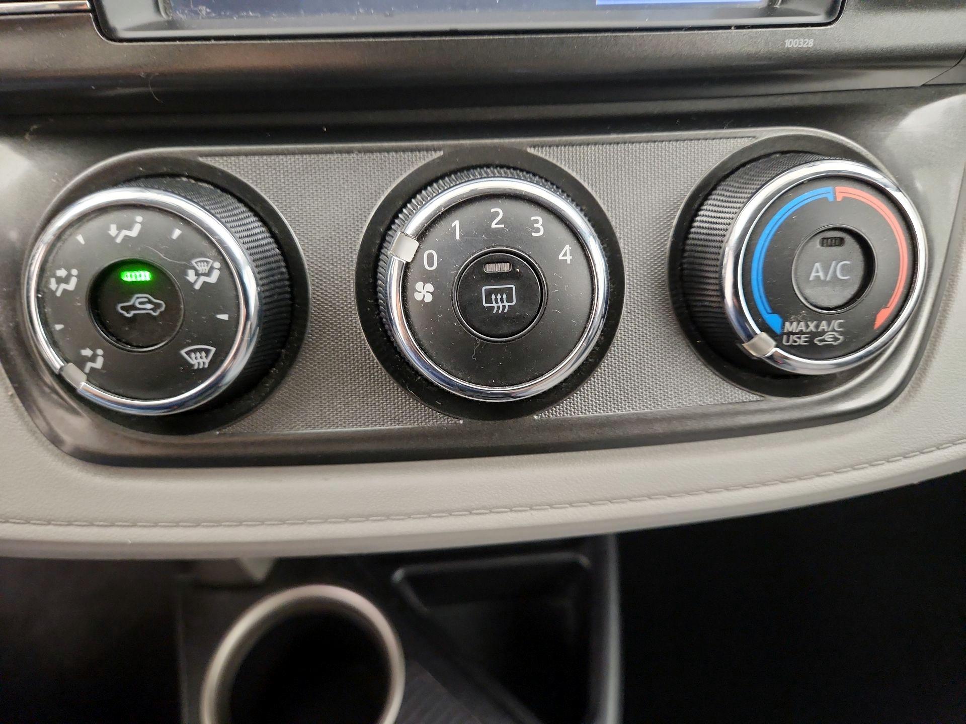 Thumbnail: 2015 Toyota RAV4 - 16
