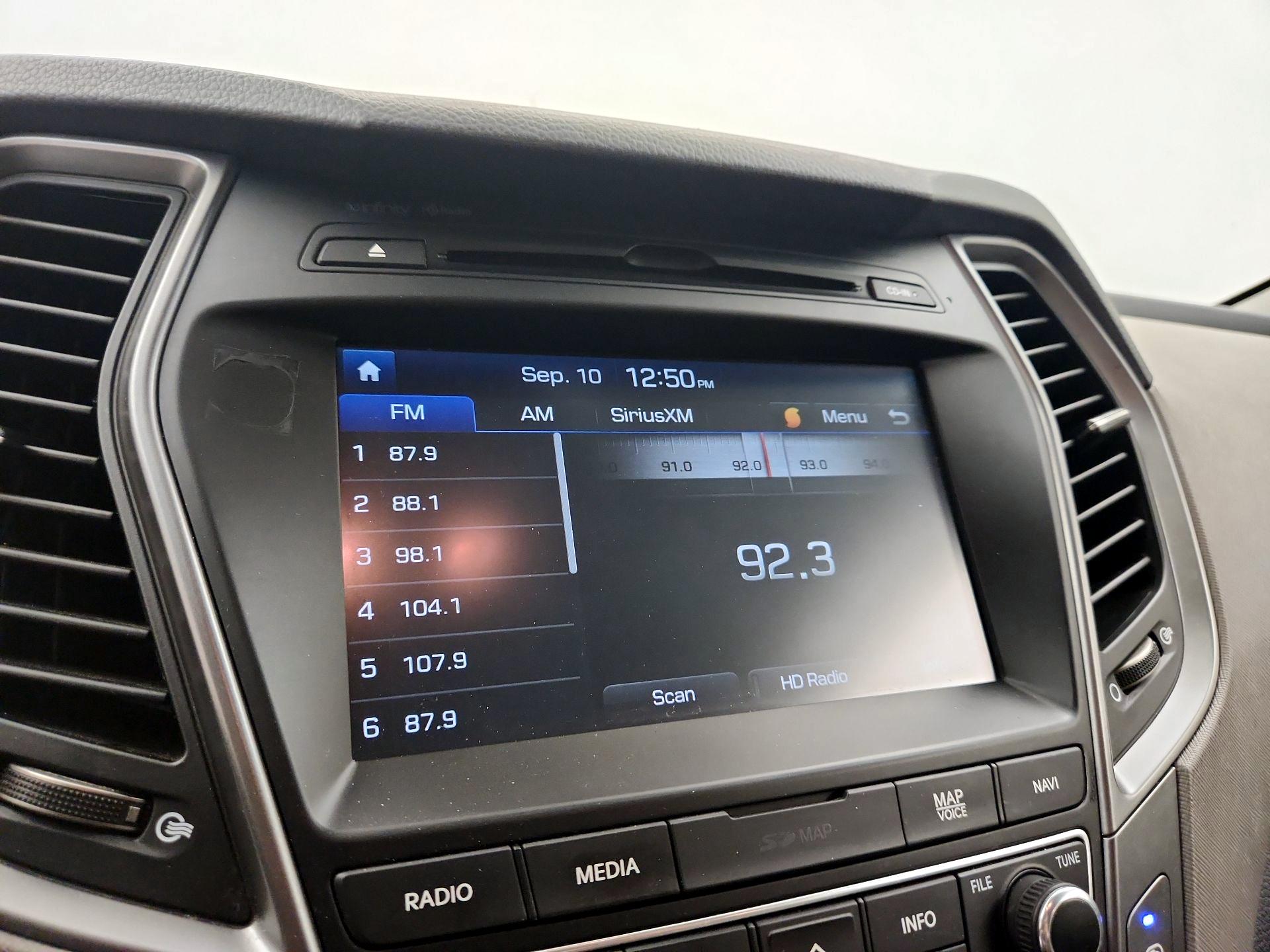 Thumbnail: 2018 Hyundai Santa Fe - 16