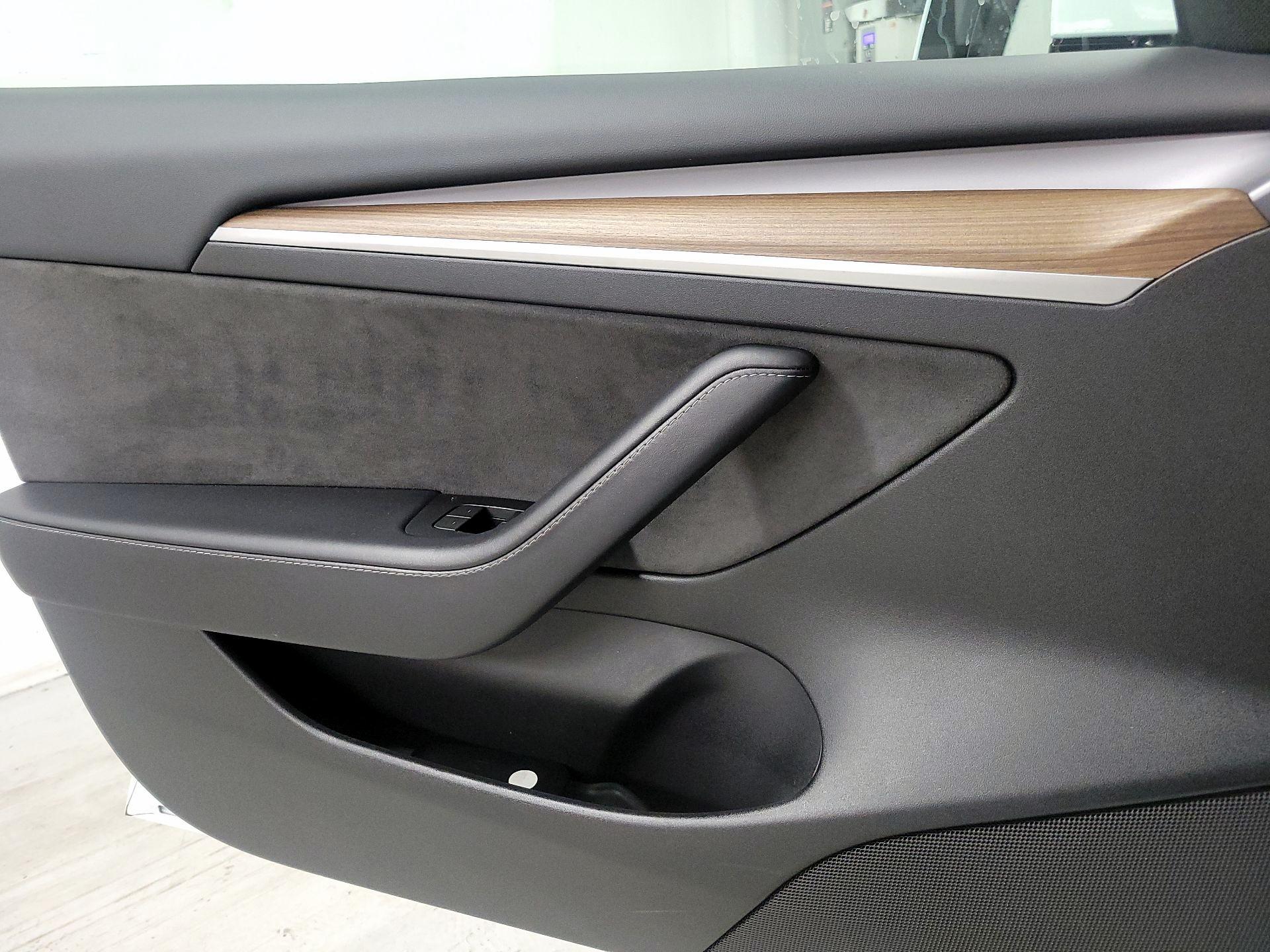 Thumbnail: 2023 Tesla Model 3 - 12