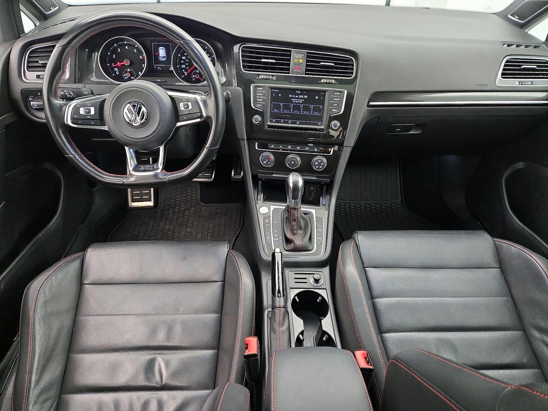 Thumbnail: 2016 Volkswagen Golf - 9