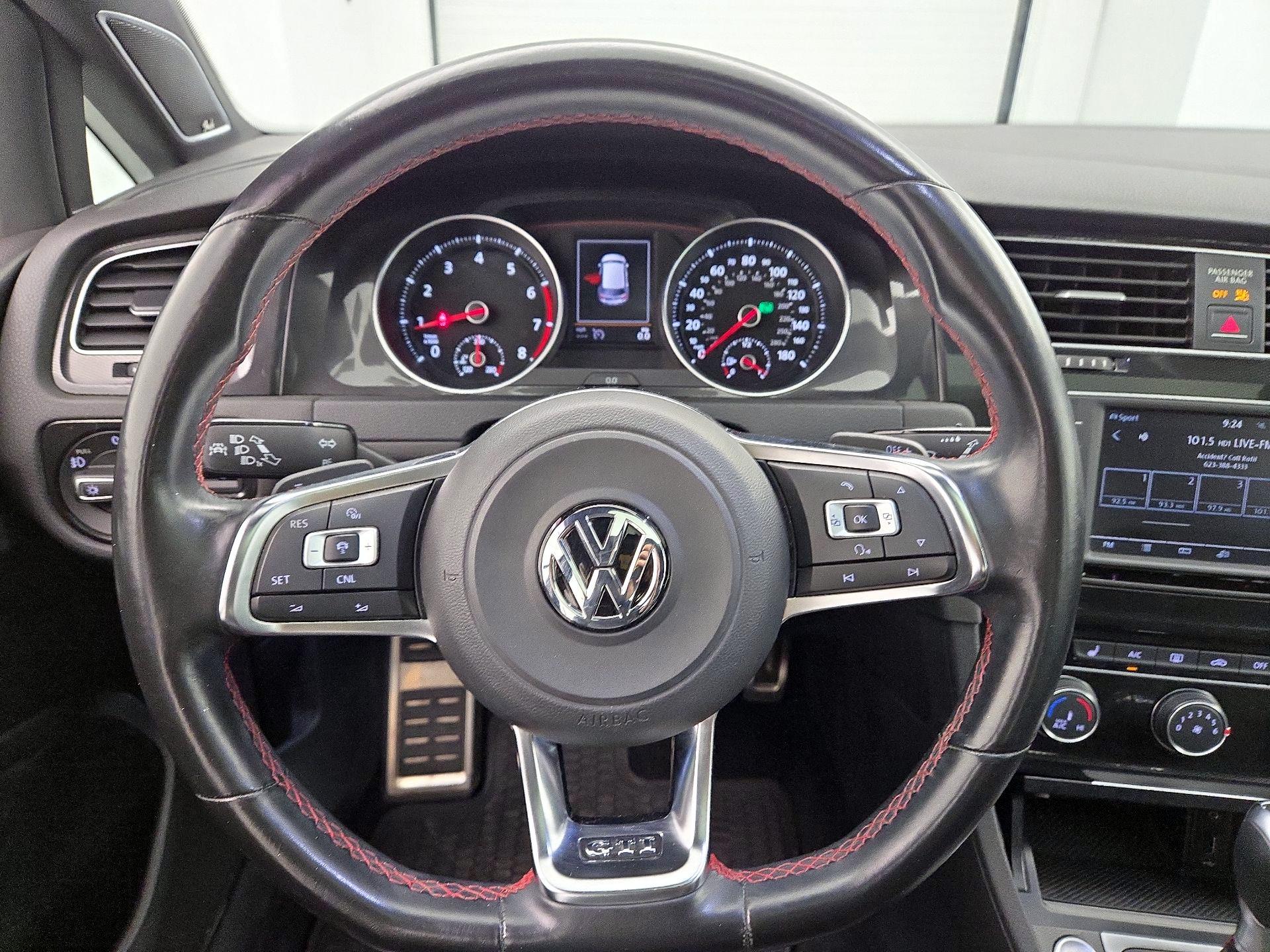 Thumbnail: 2016 Volkswagen Golf - 10