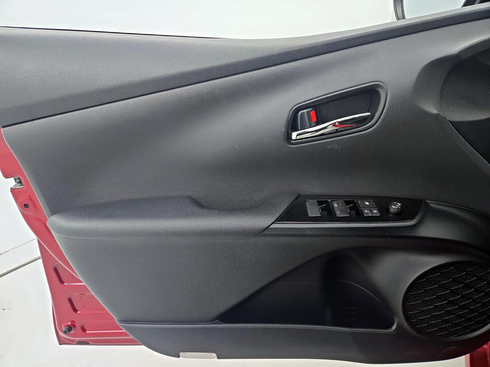 Thumbnail: 2021 Toyota Prius - 12