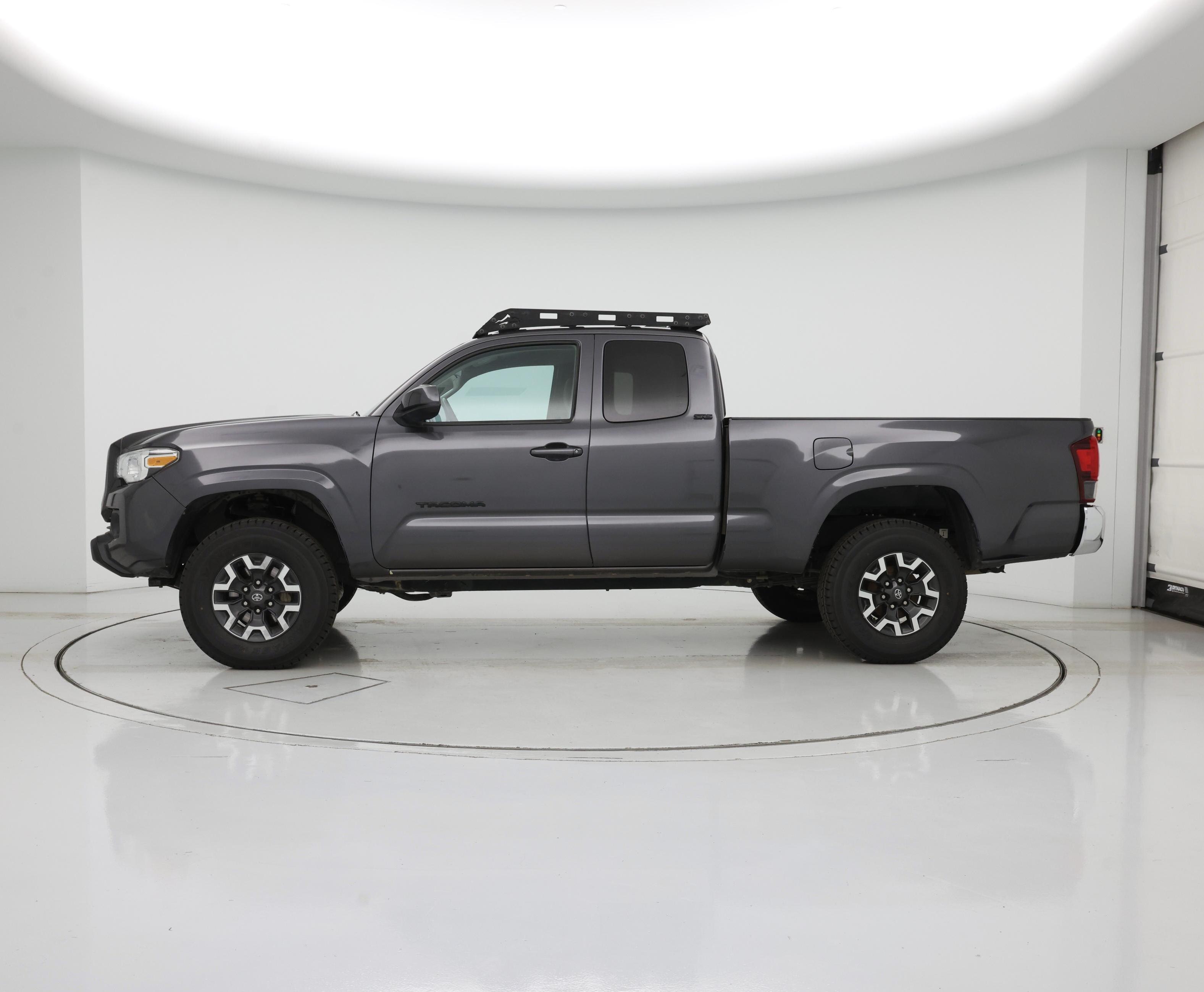 Thumbnail: 2021 Toyota Tacoma - 3