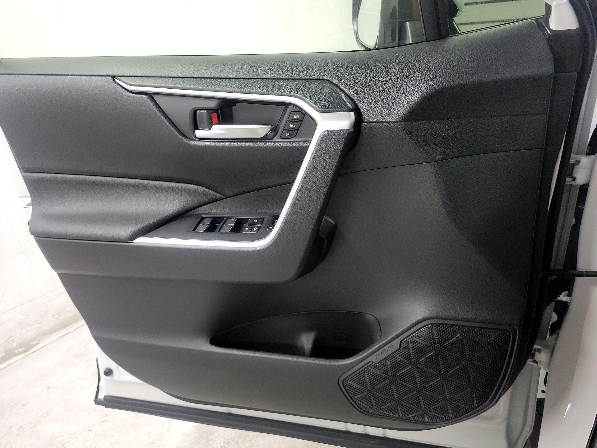 Thumbnail: 2025 Toyota RAV4 - 12