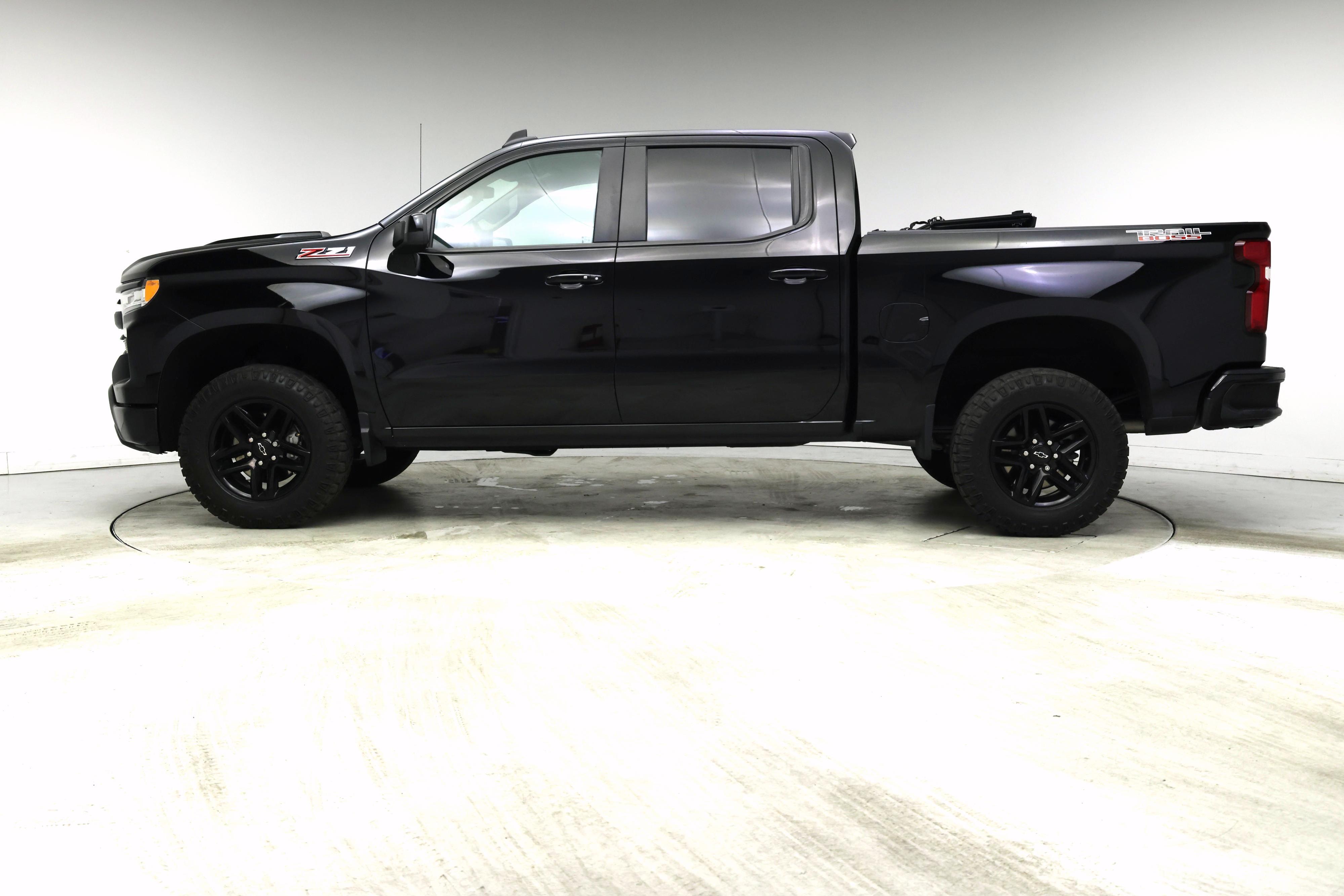 Thumbnail: 2022 Chevrolet Silverado 1500 - 3
