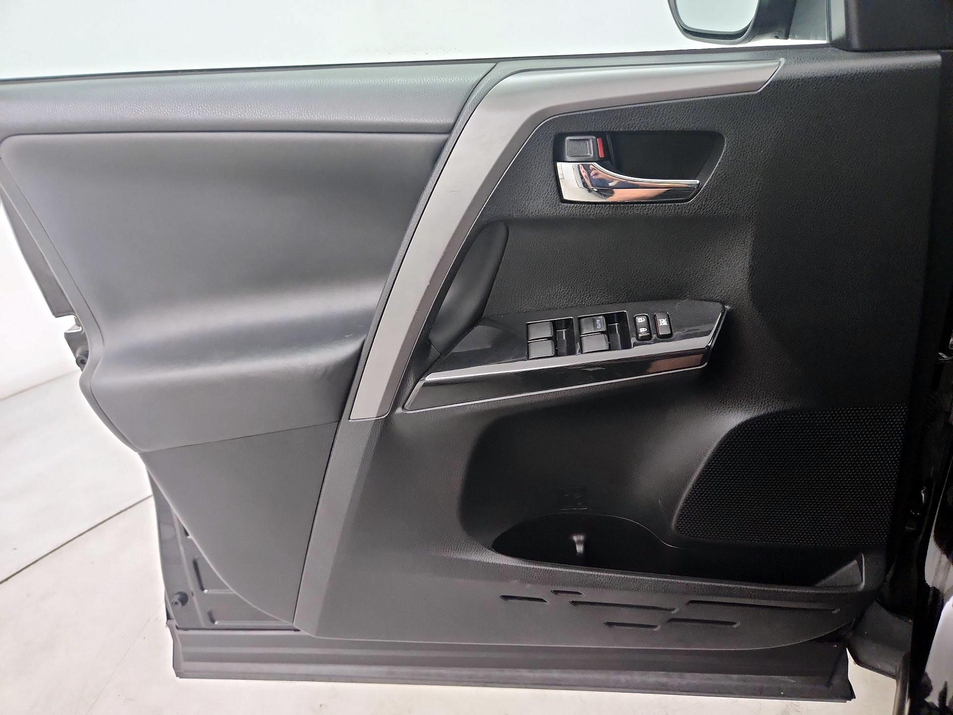 Thumbnail: 2016 Toyota RAV4 - 12