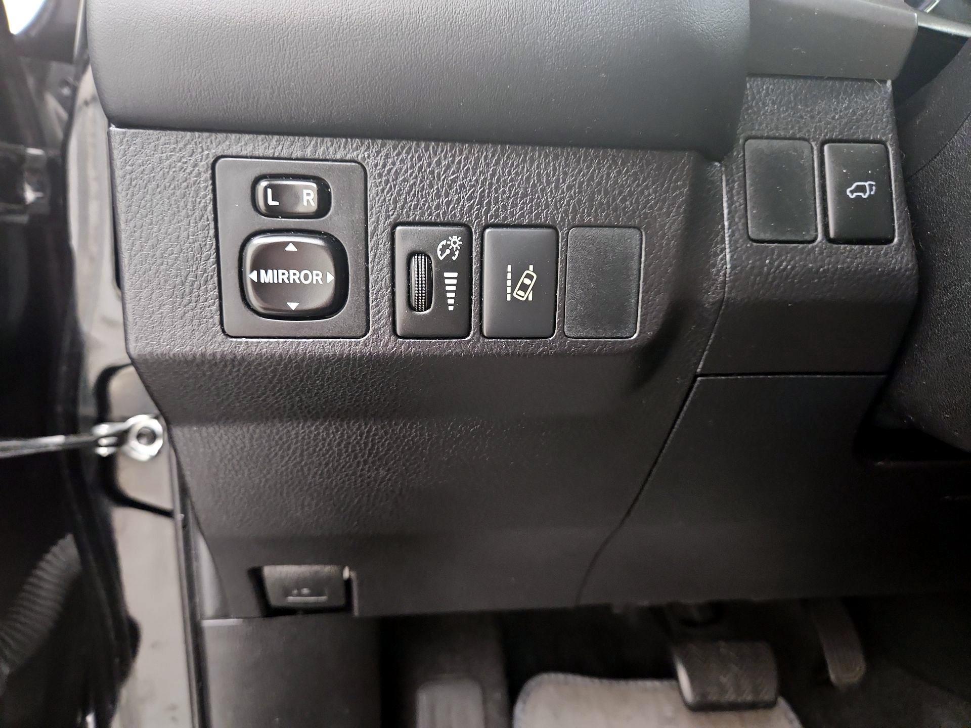 Thumbnail: 2016 Toyota RAV4 - 13