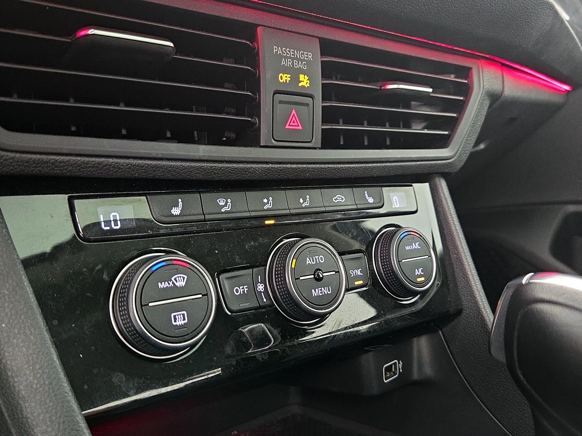 Thumbnail: 2019 Volkswagen Jetta - 16