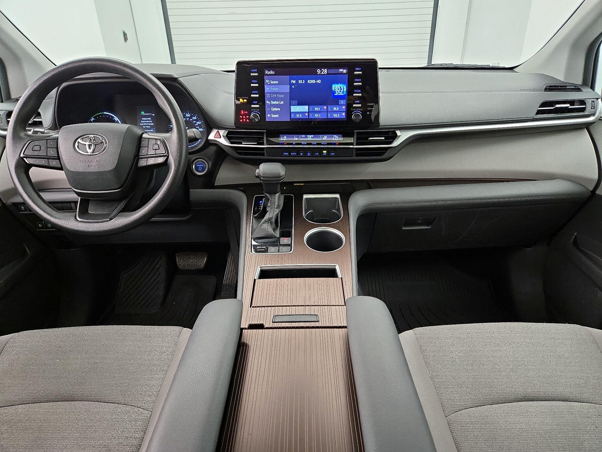 Thumbnail: 2023 Toyota Sienna - 9