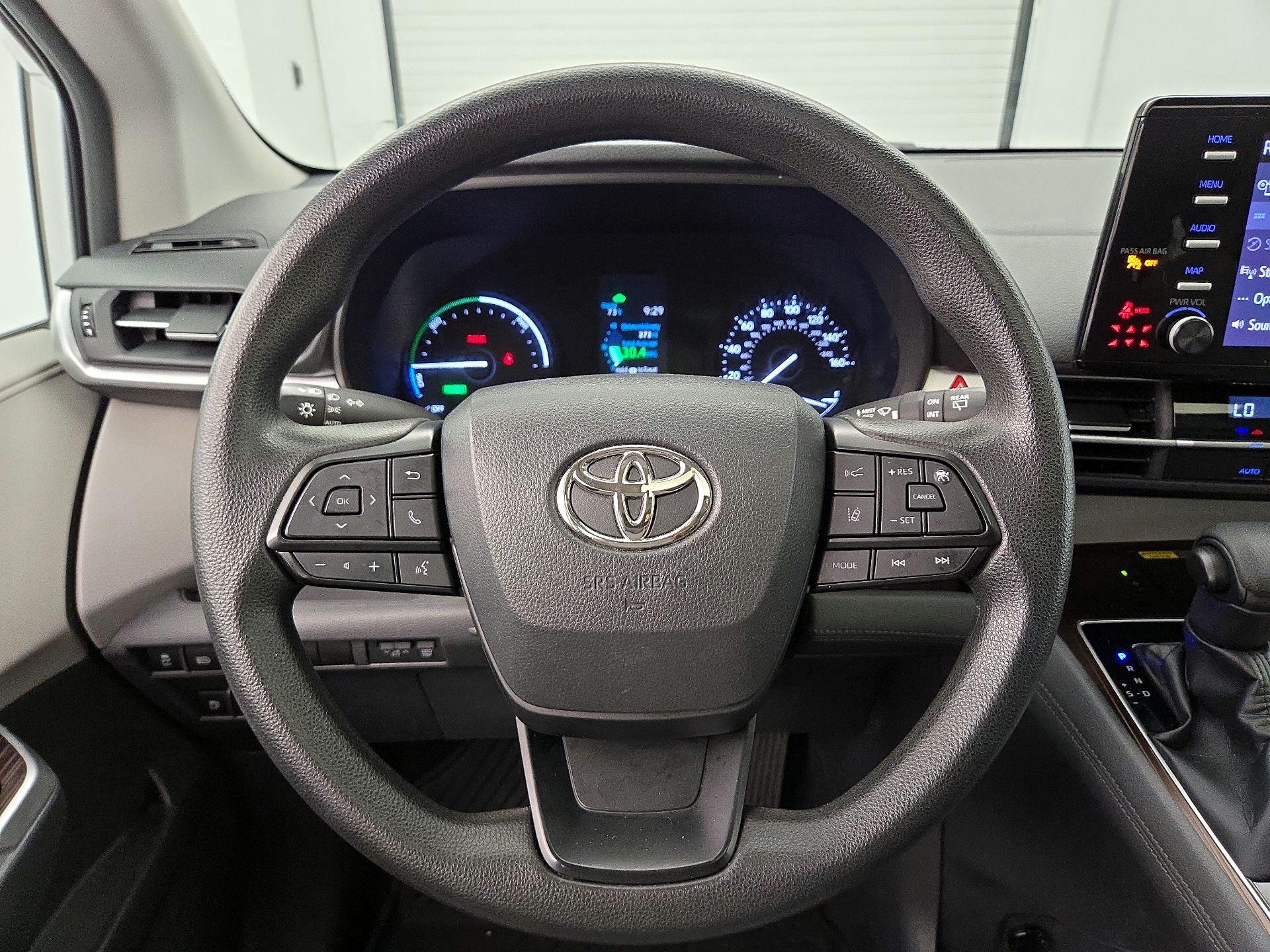 Thumbnail: 2023 Toyota Sienna - 10