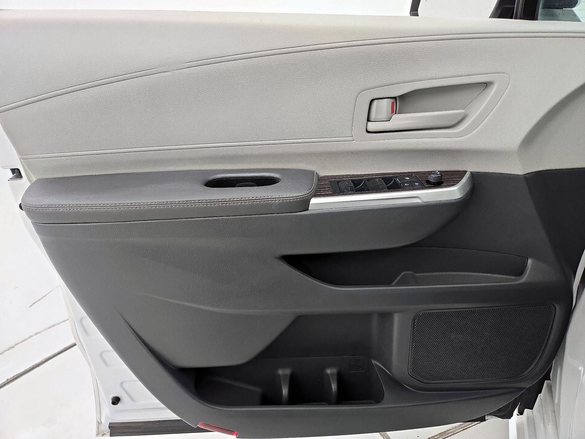 Thumbnail: 2023 Toyota Sienna - 12