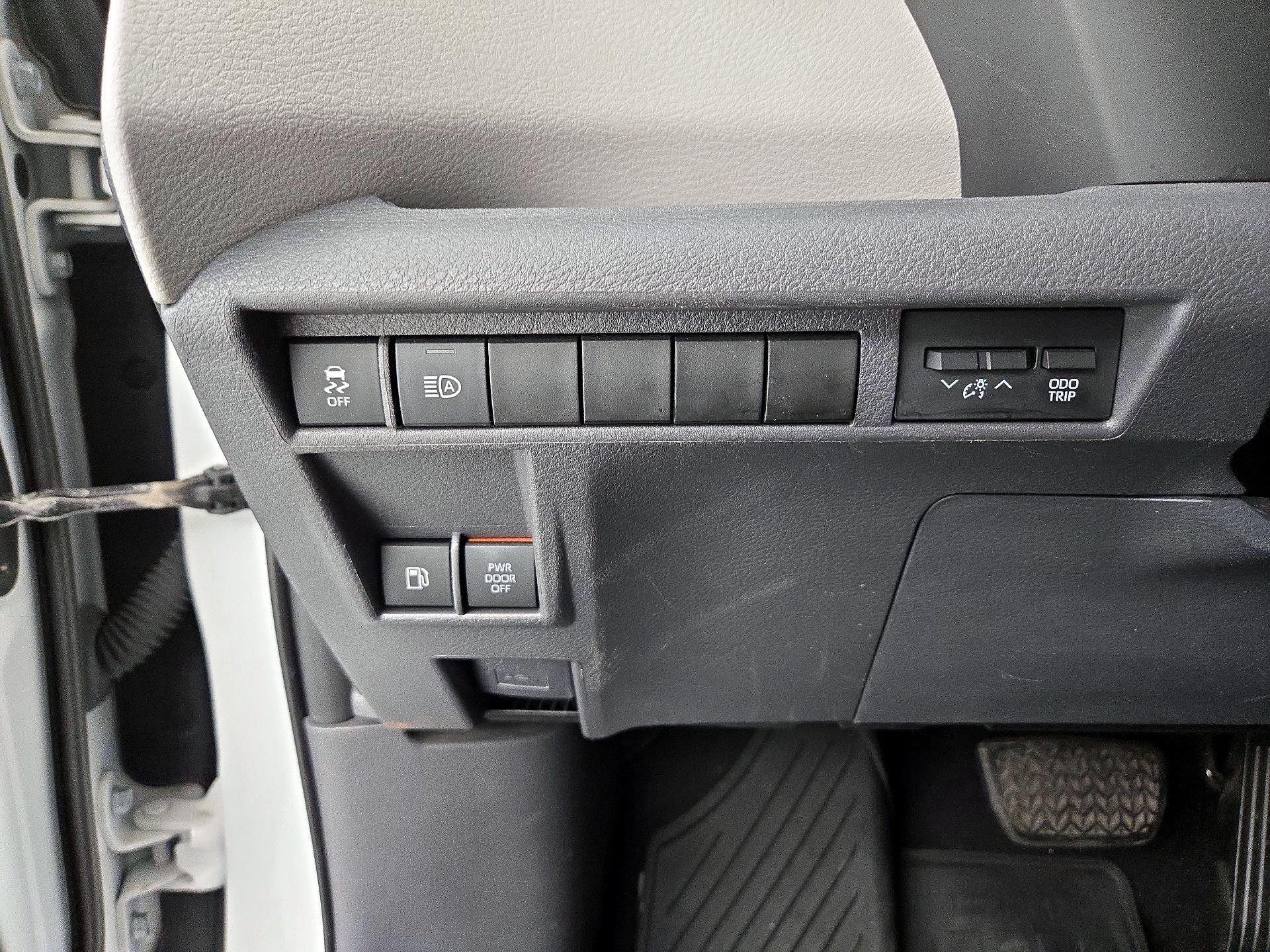 Thumbnail: 2023 Toyota Sienna - 13