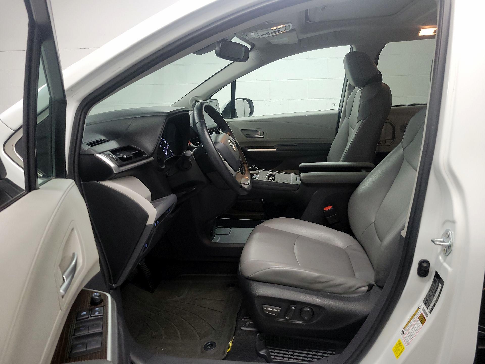 Thumbnail: 2022 Toyota Sienna - 11