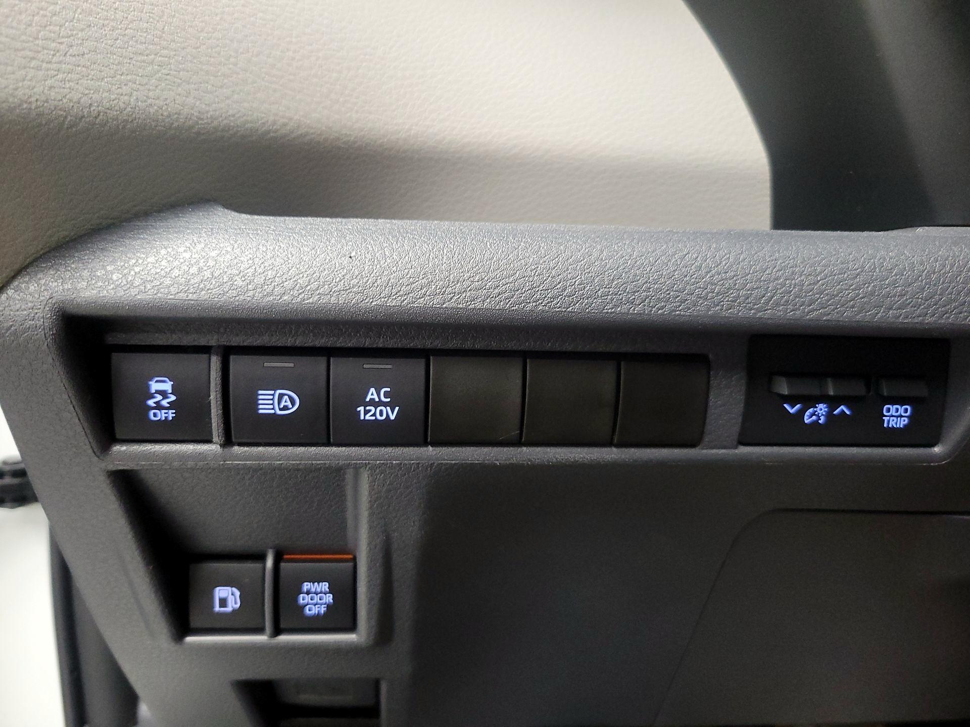 Thumbnail: 2022 Toyota Sienna - 13