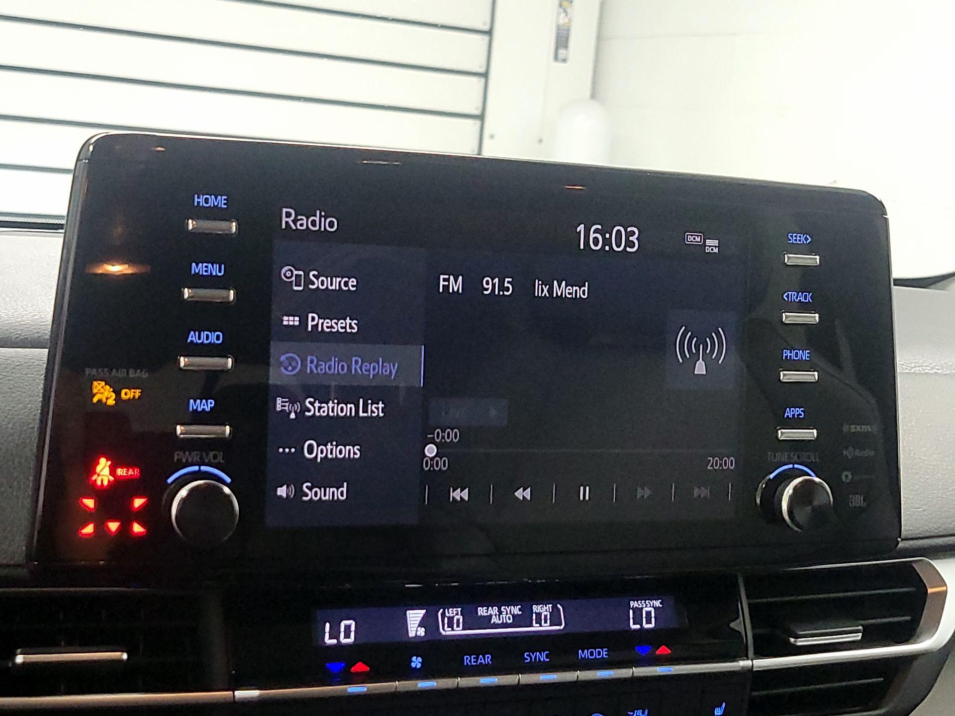 Thumbnail: 2022 Toyota Sienna - 16