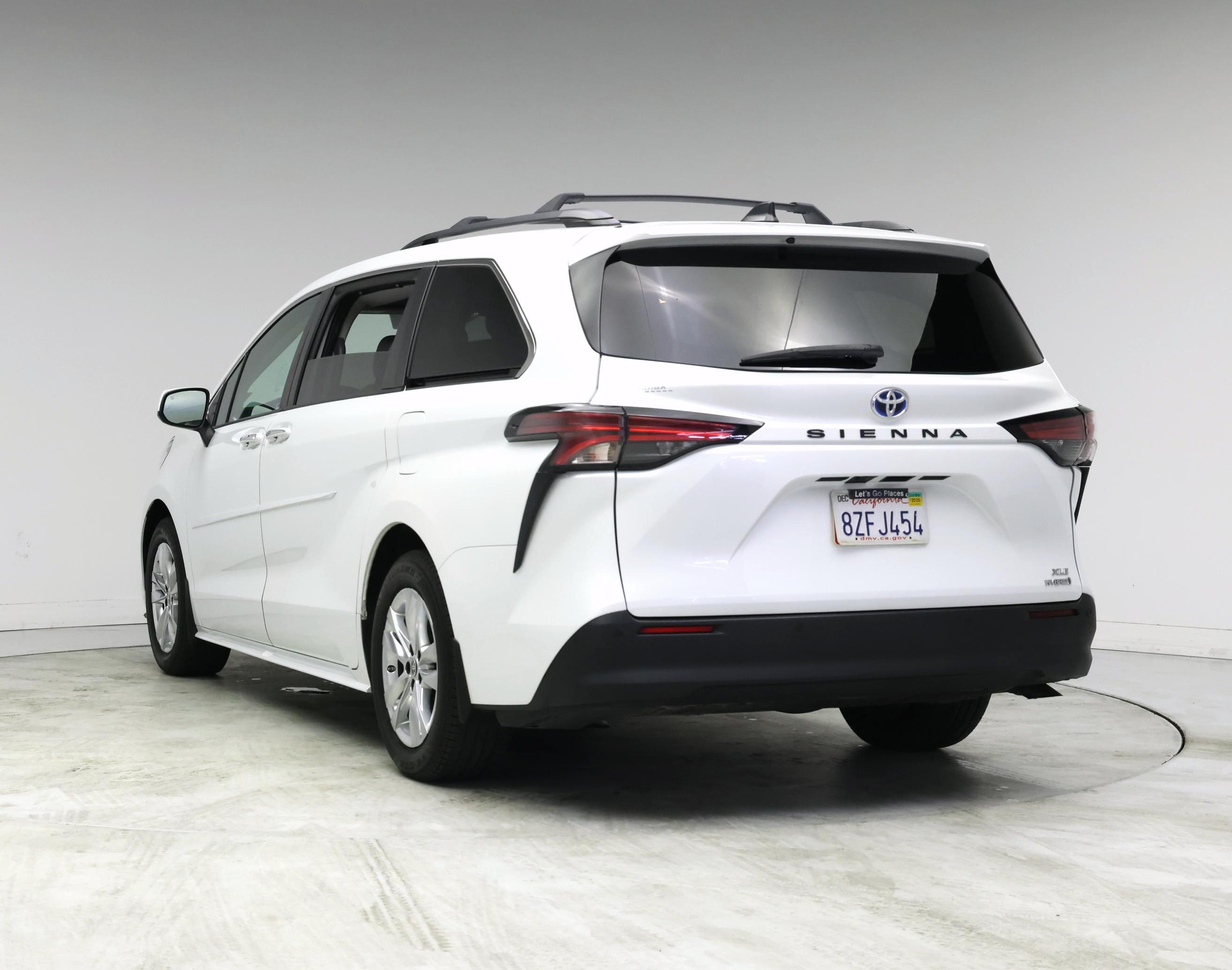 Thumbnail: 2022 Toyota Sienna - 2