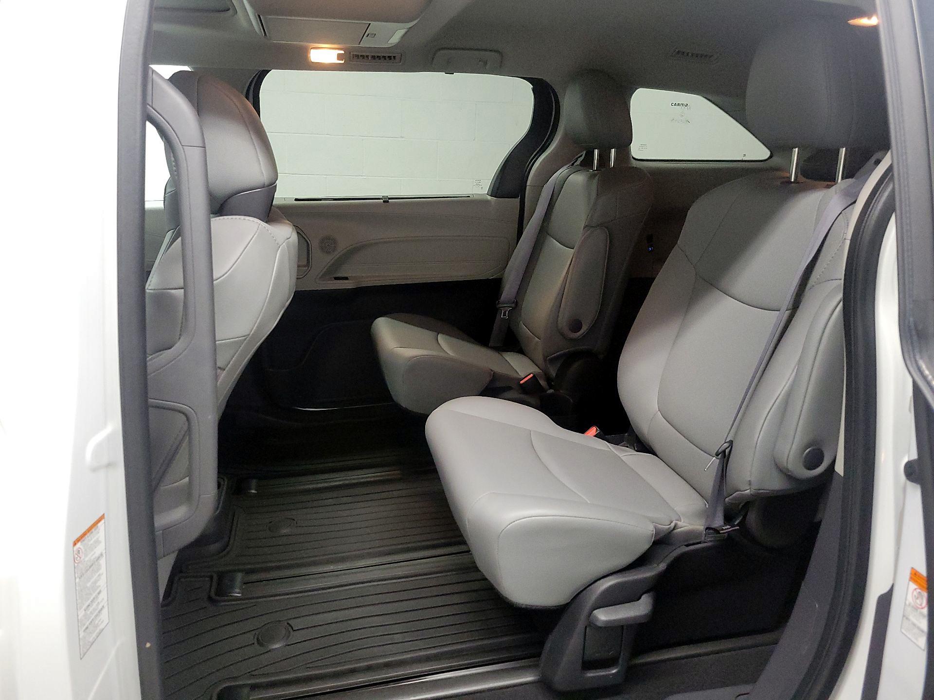 Thumbnail: 2022 Toyota Sienna - 19