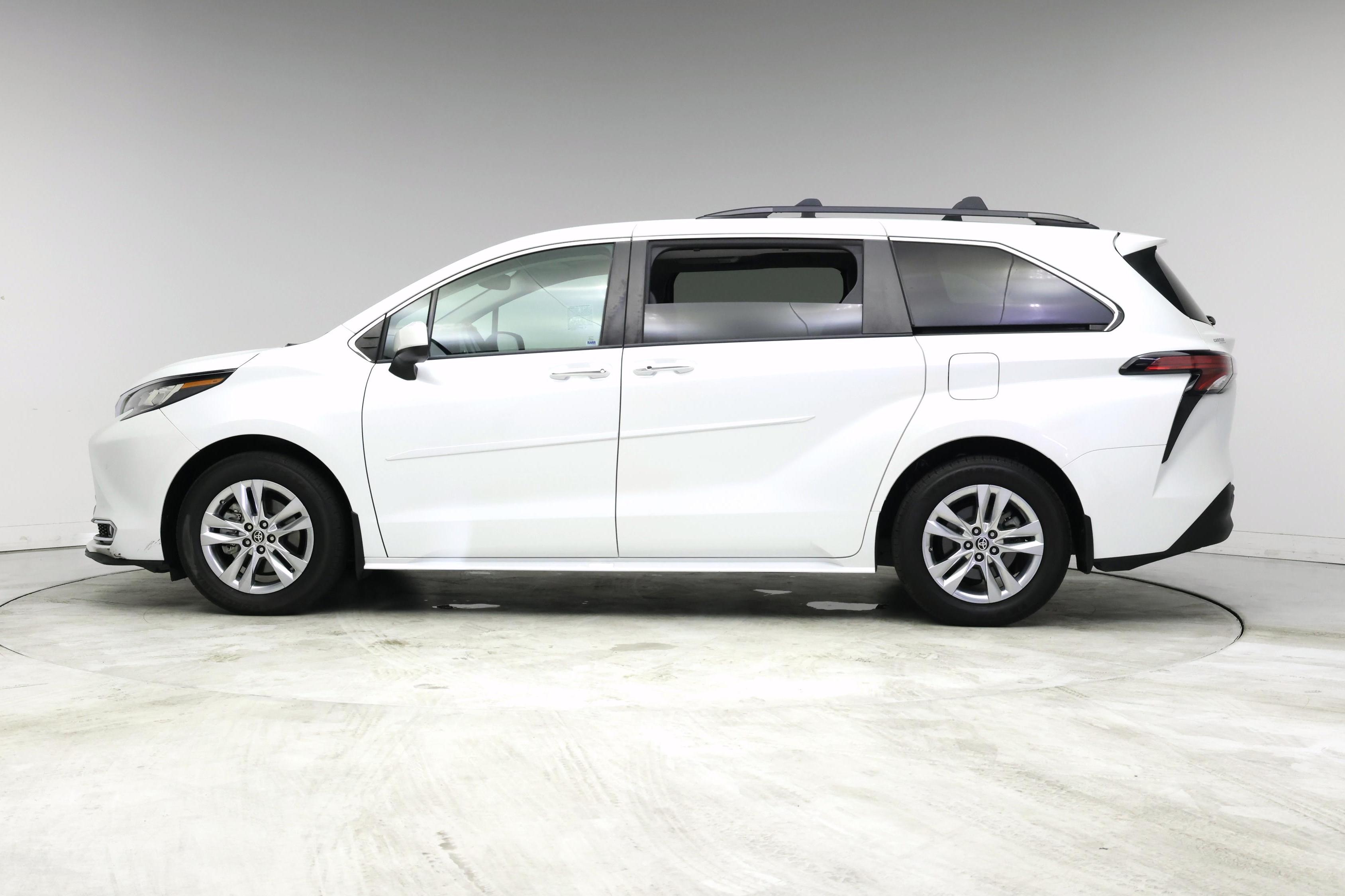 Thumbnail: 2022 Toyota Sienna - 3