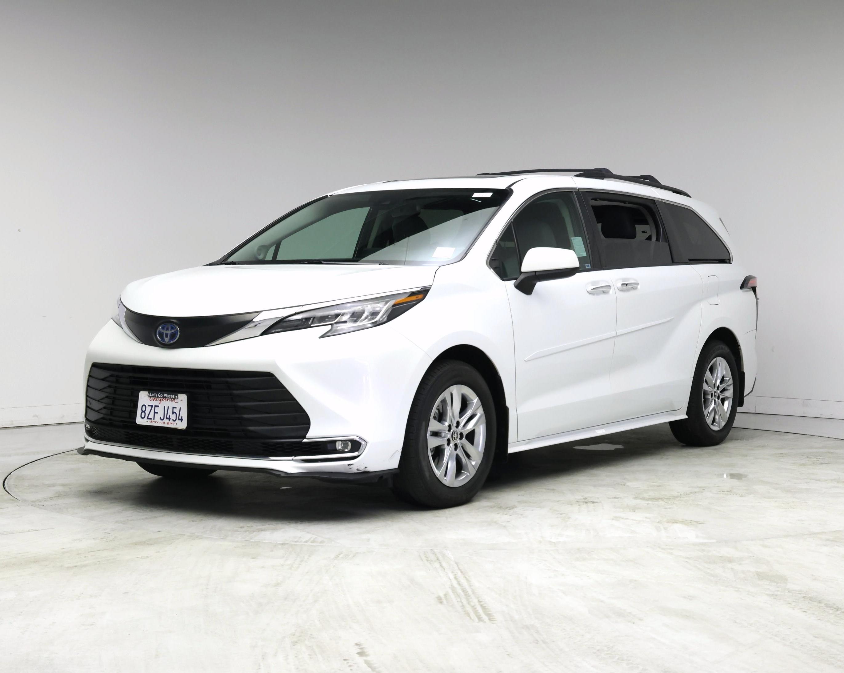 Thumbnail: 2022 Toyota Sienna - 4