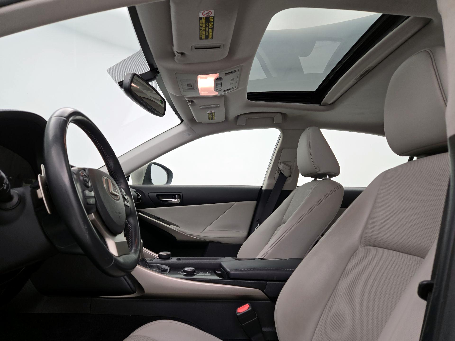 Thumbnail: 2014 Lexus IS - 18