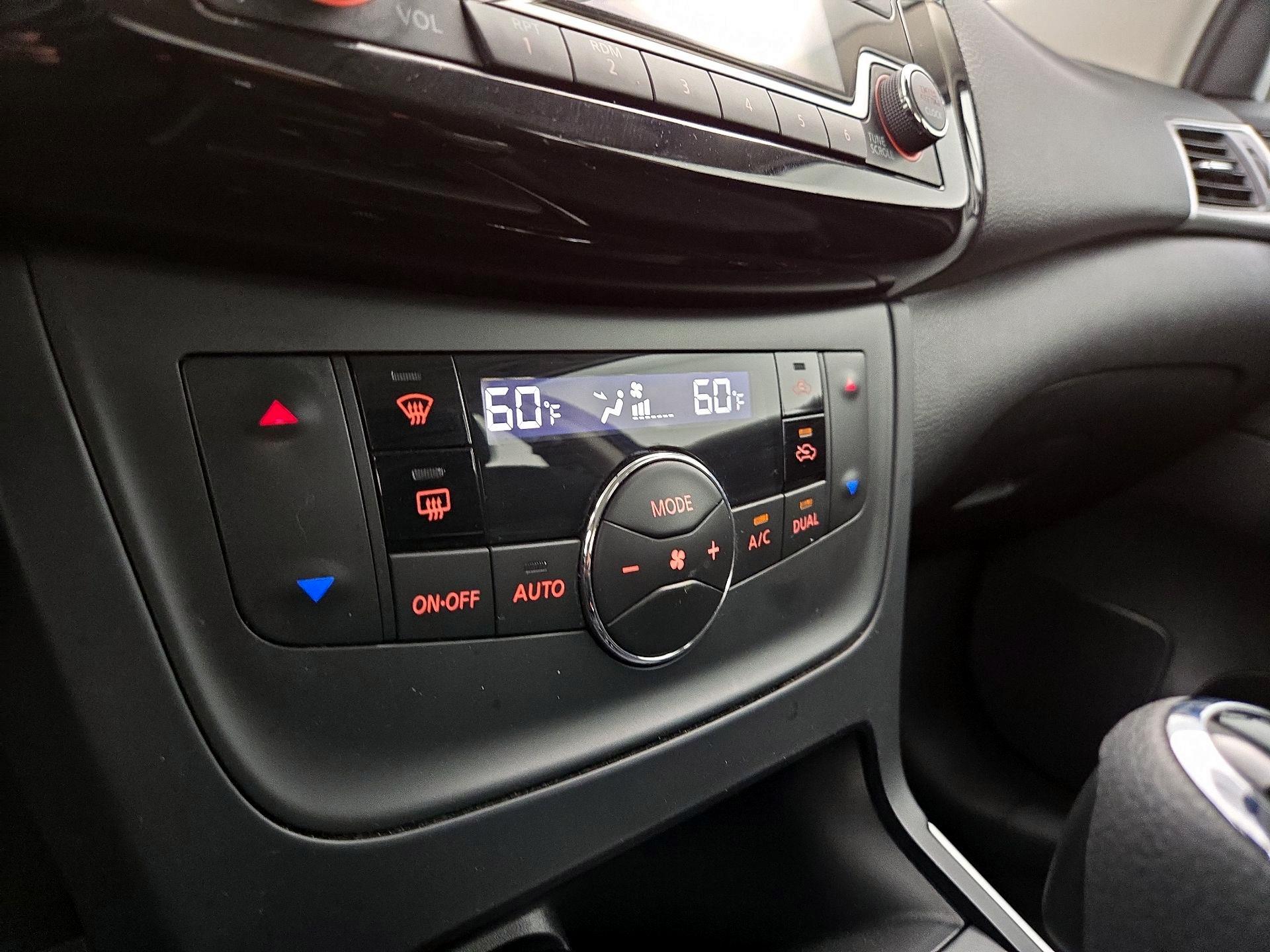 Thumbnail: 2018 Nissan Sentra - 16