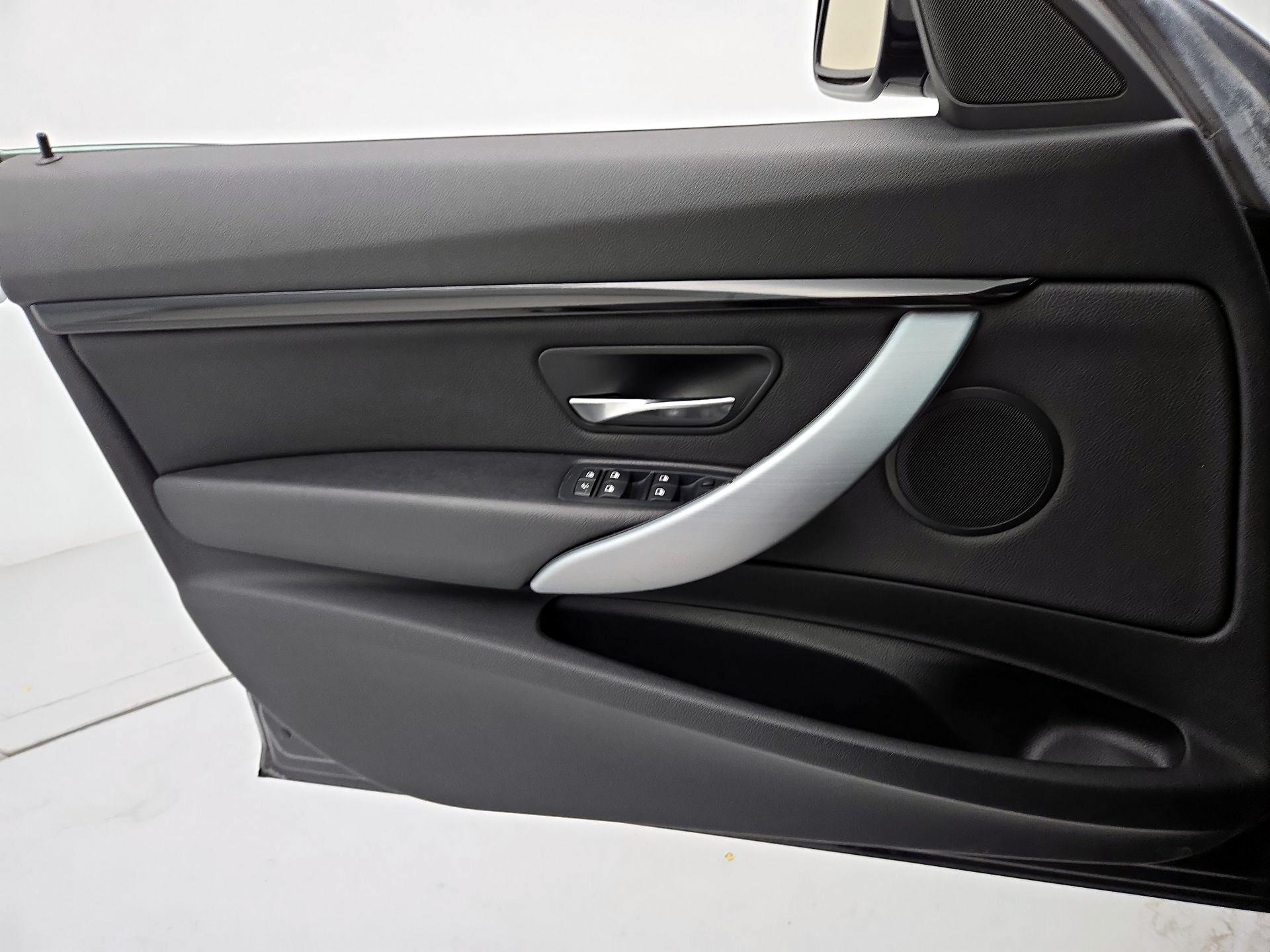 Thumbnail: 2015 BMW 3 Series - 12