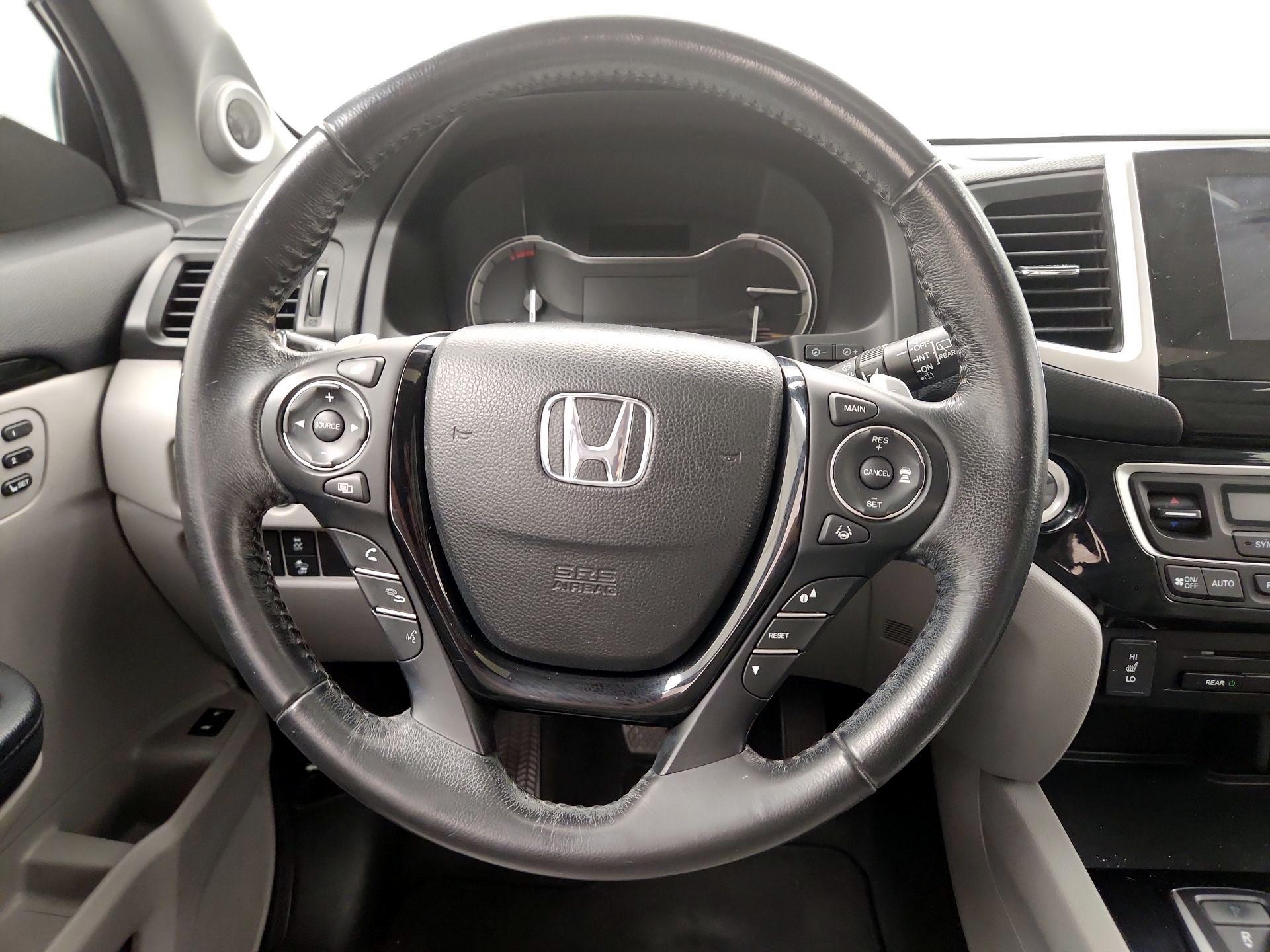 Thumbnail: 2018 Honda Pilot - 10
