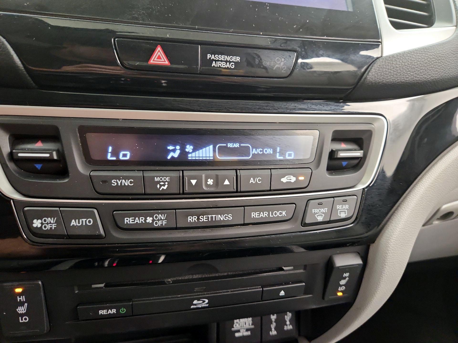 Thumbnail: 2018 Honda Pilot - 16