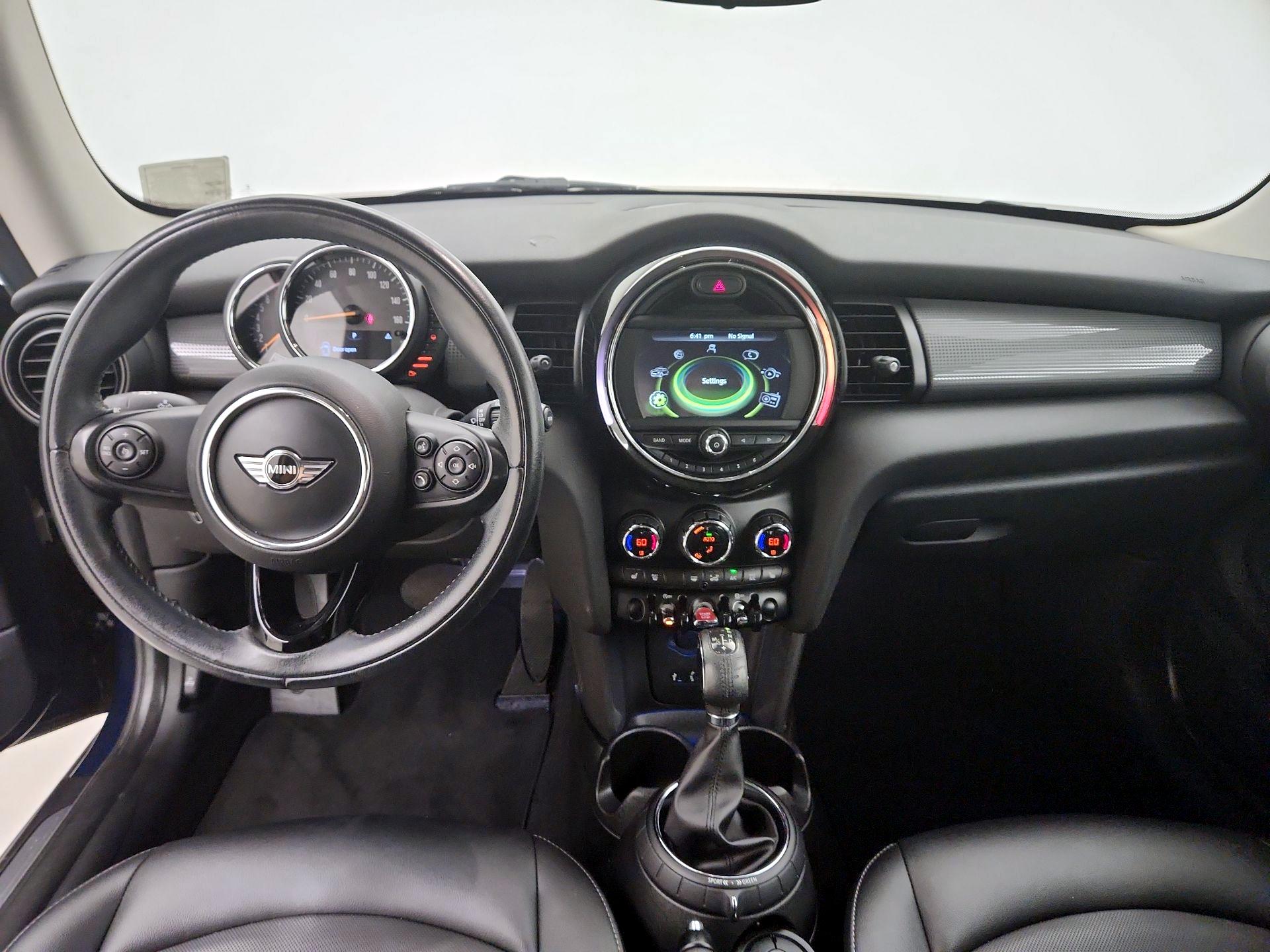 Thumbnail: 2016 MINI Cooper Hardtop - 9
