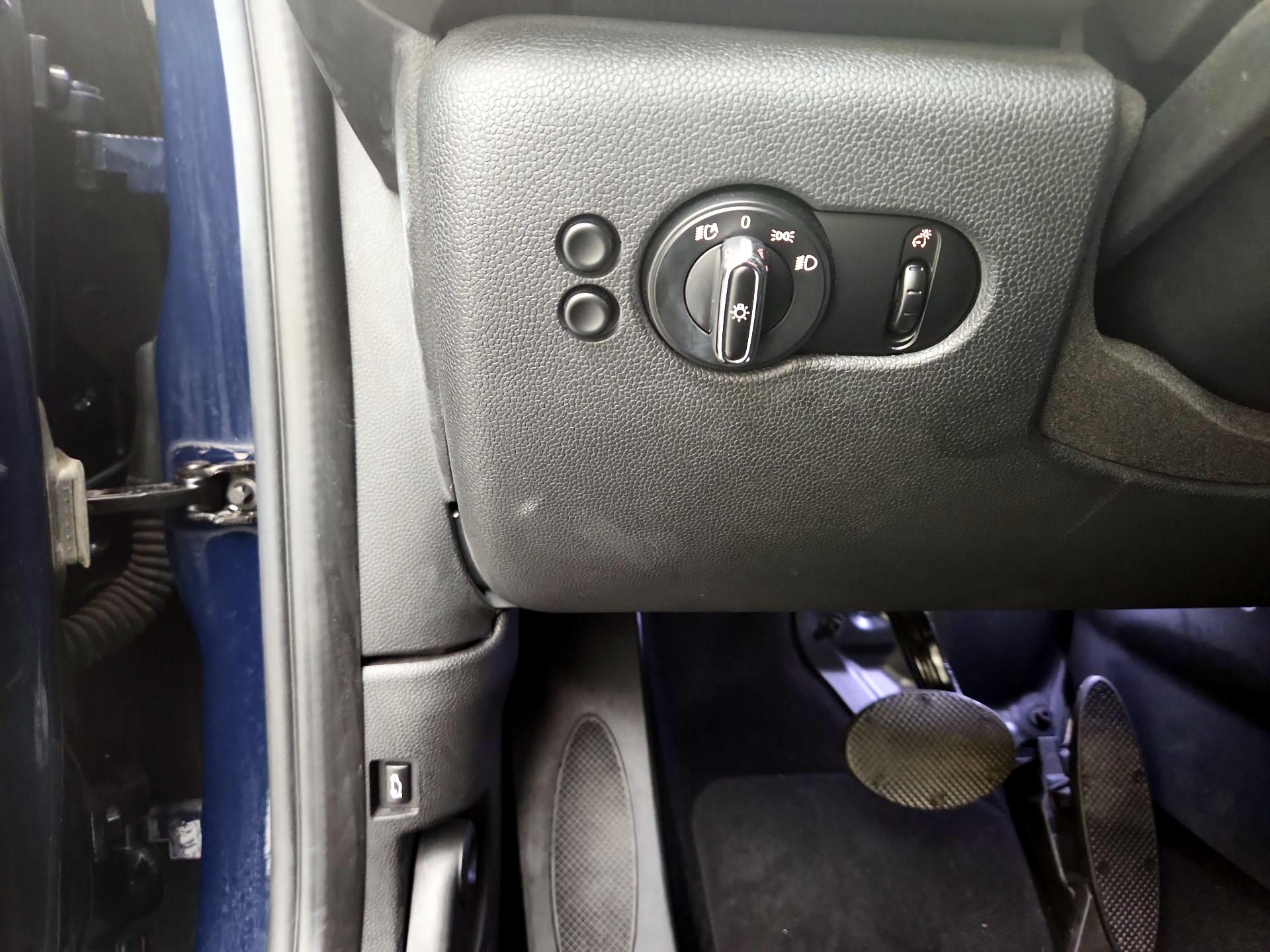 Thumbnail: 2016 MINI Cooper Hardtop - 13