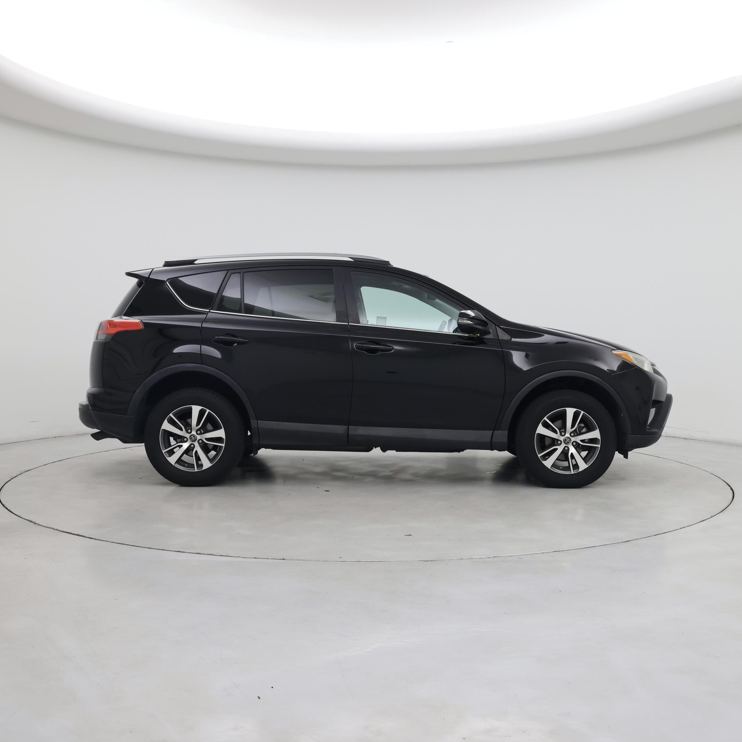 Thumbnail: 2017 Toyota RAV4 - 7