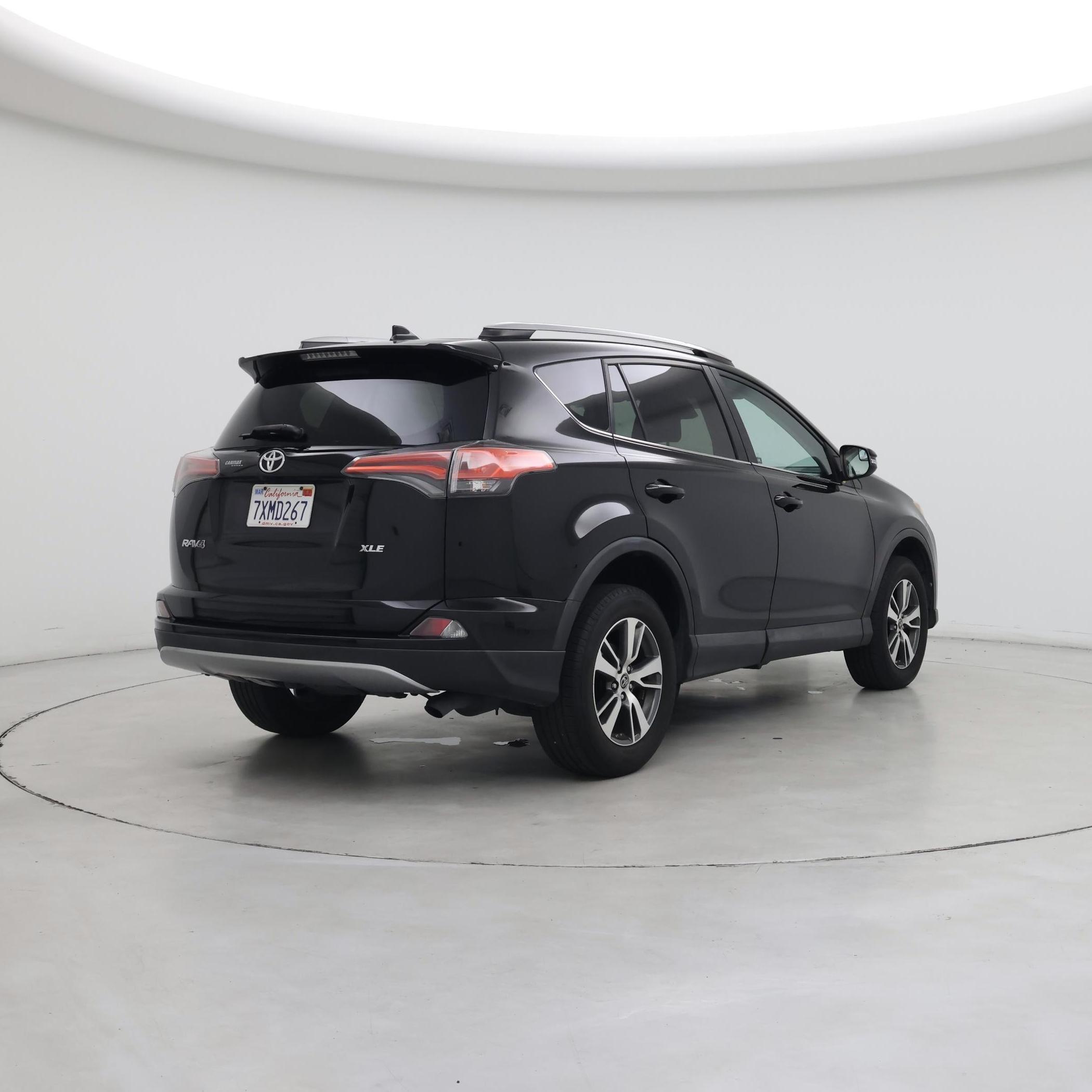 Thumbnail: 2017 Toyota RAV4 - 8