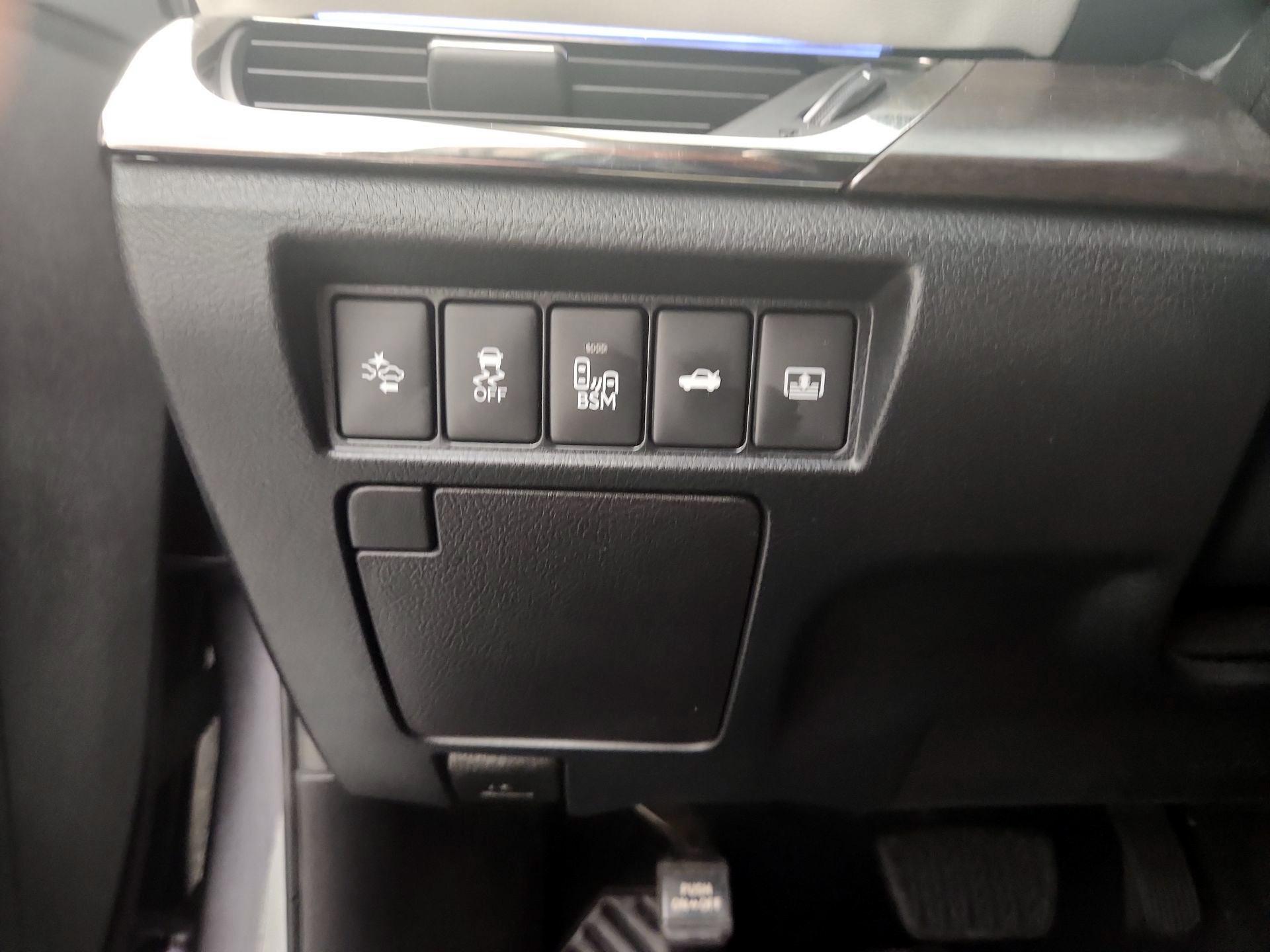Thumbnail: 2016 Toyota Avalon - 13