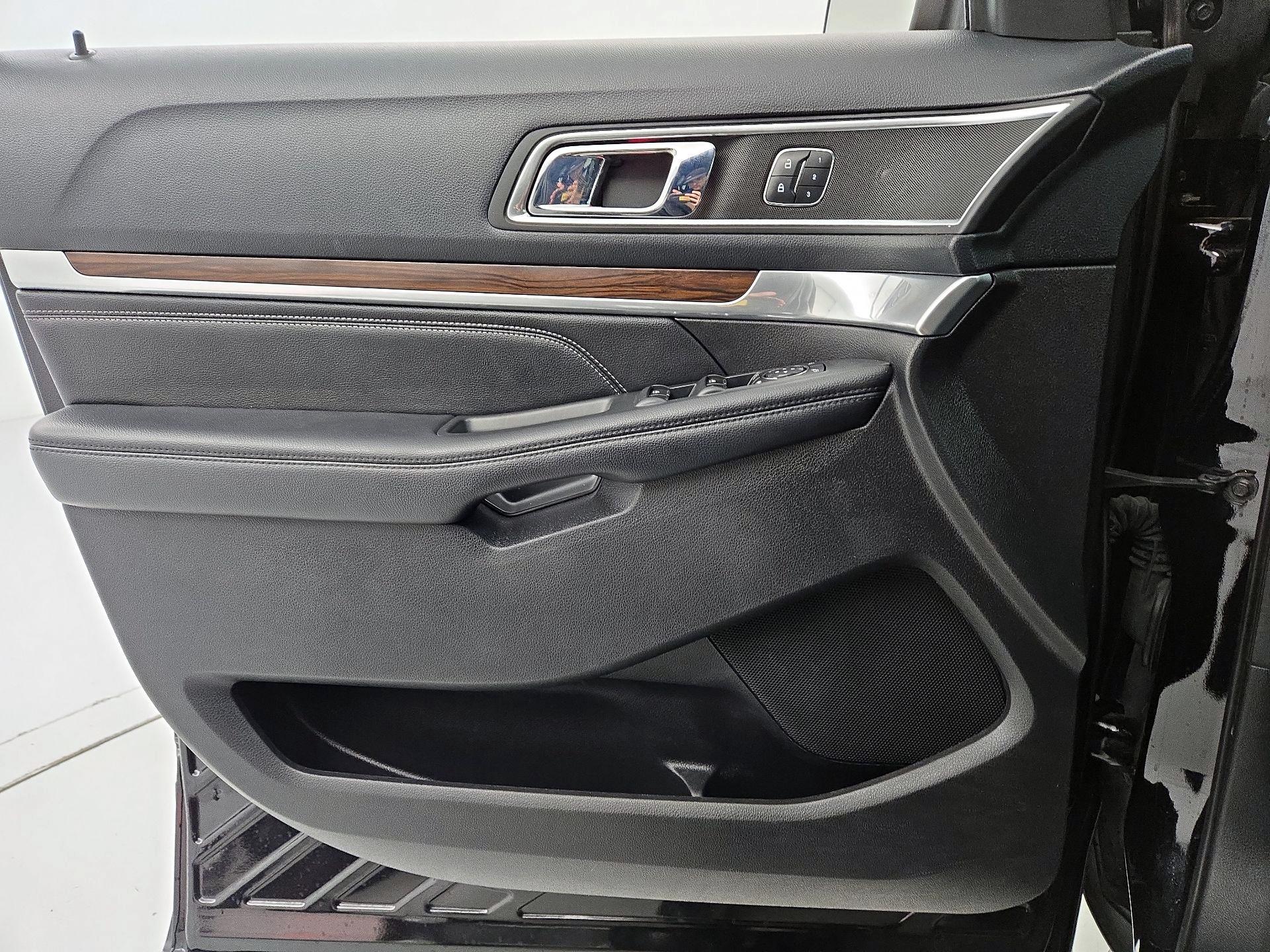 Thumbnail: 2016 Ford Explorer - 12