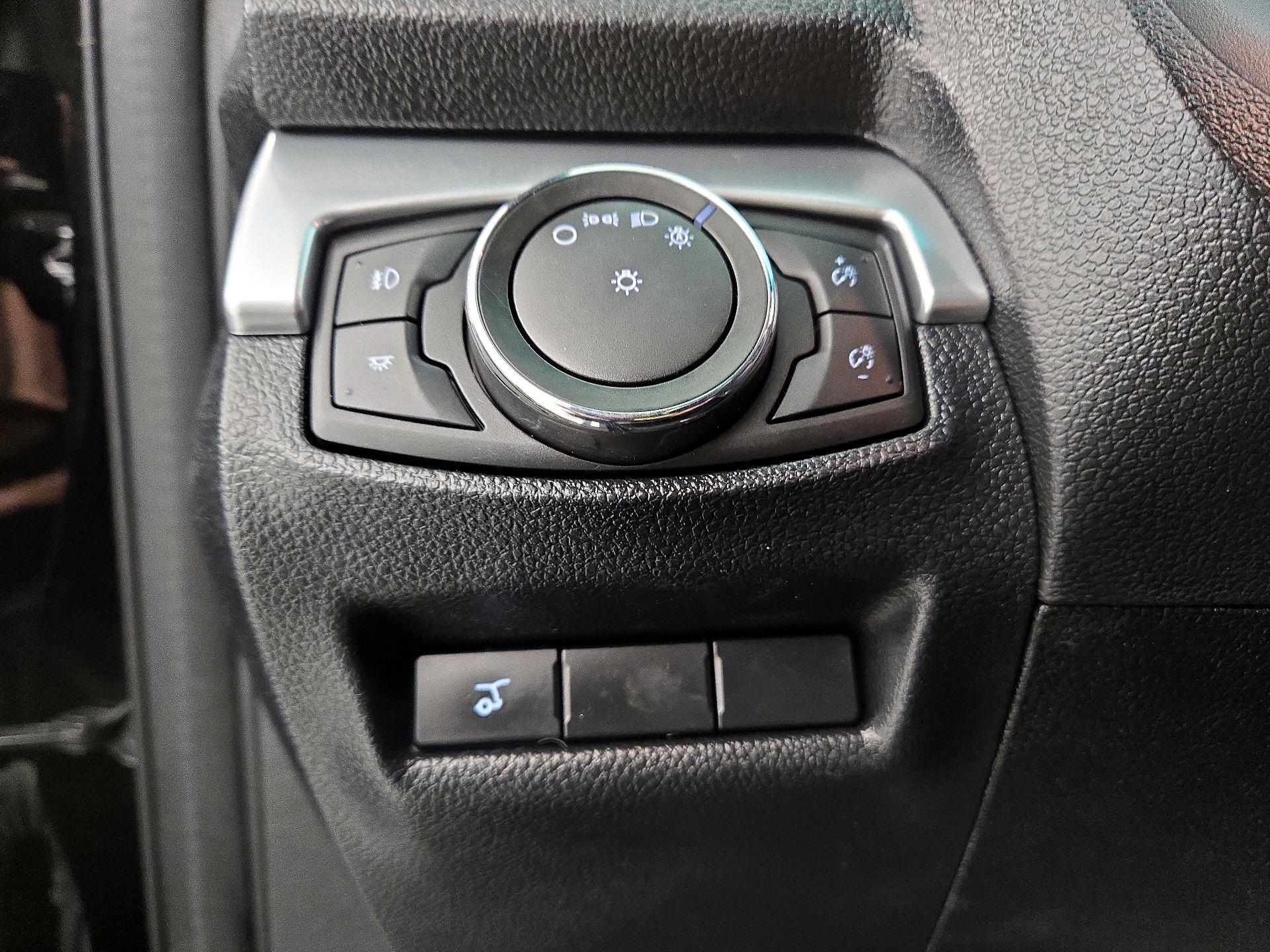Thumbnail: 2016 Ford Explorer - 13