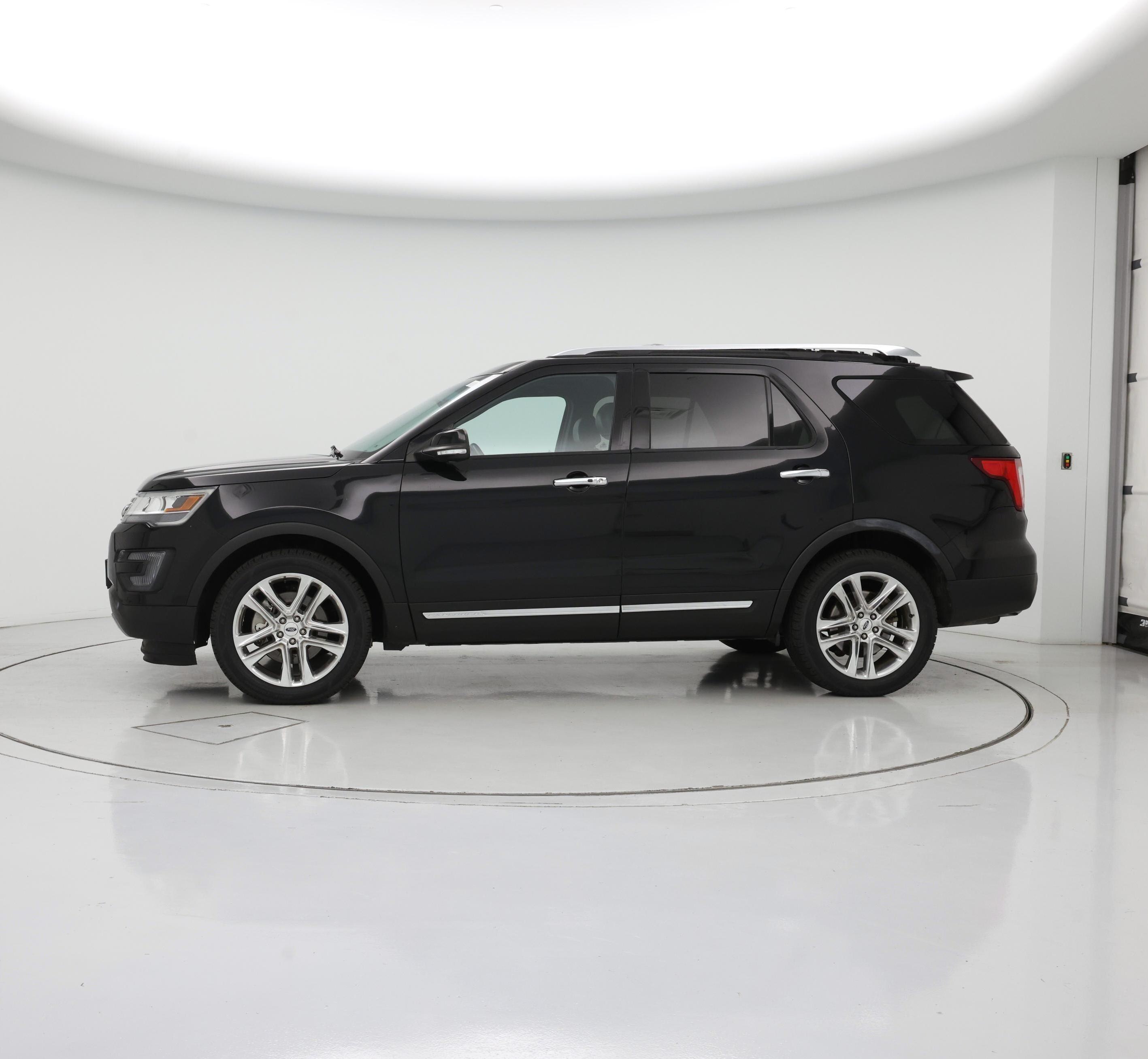 Thumbnail: 2016 Ford Explorer - 3