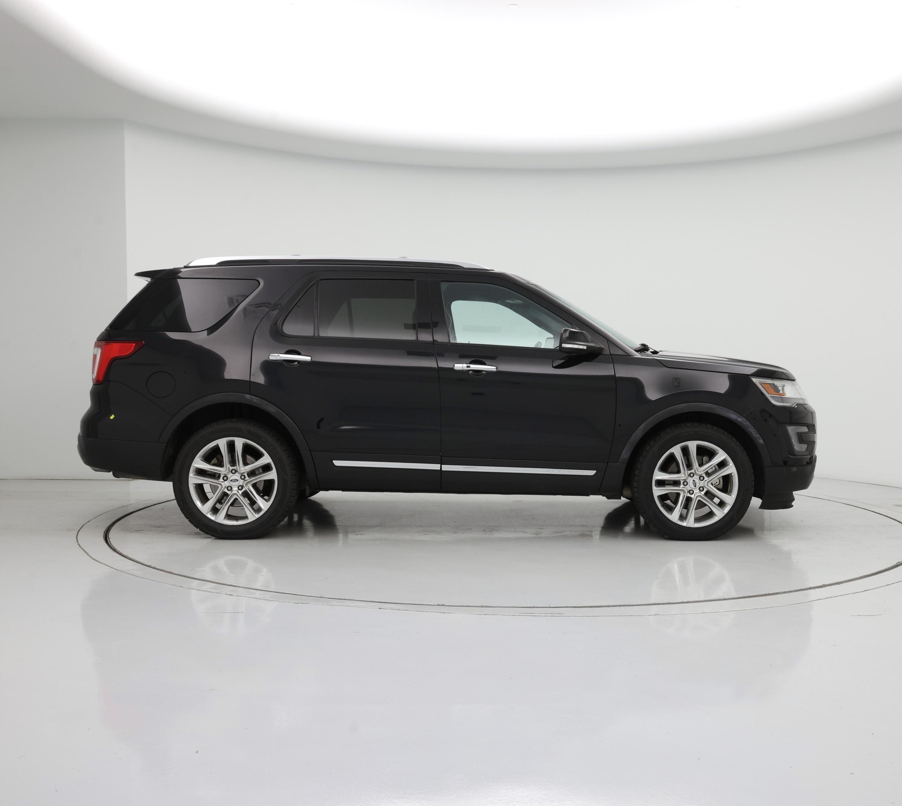 Thumbnail: 2016 Ford Explorer - 7