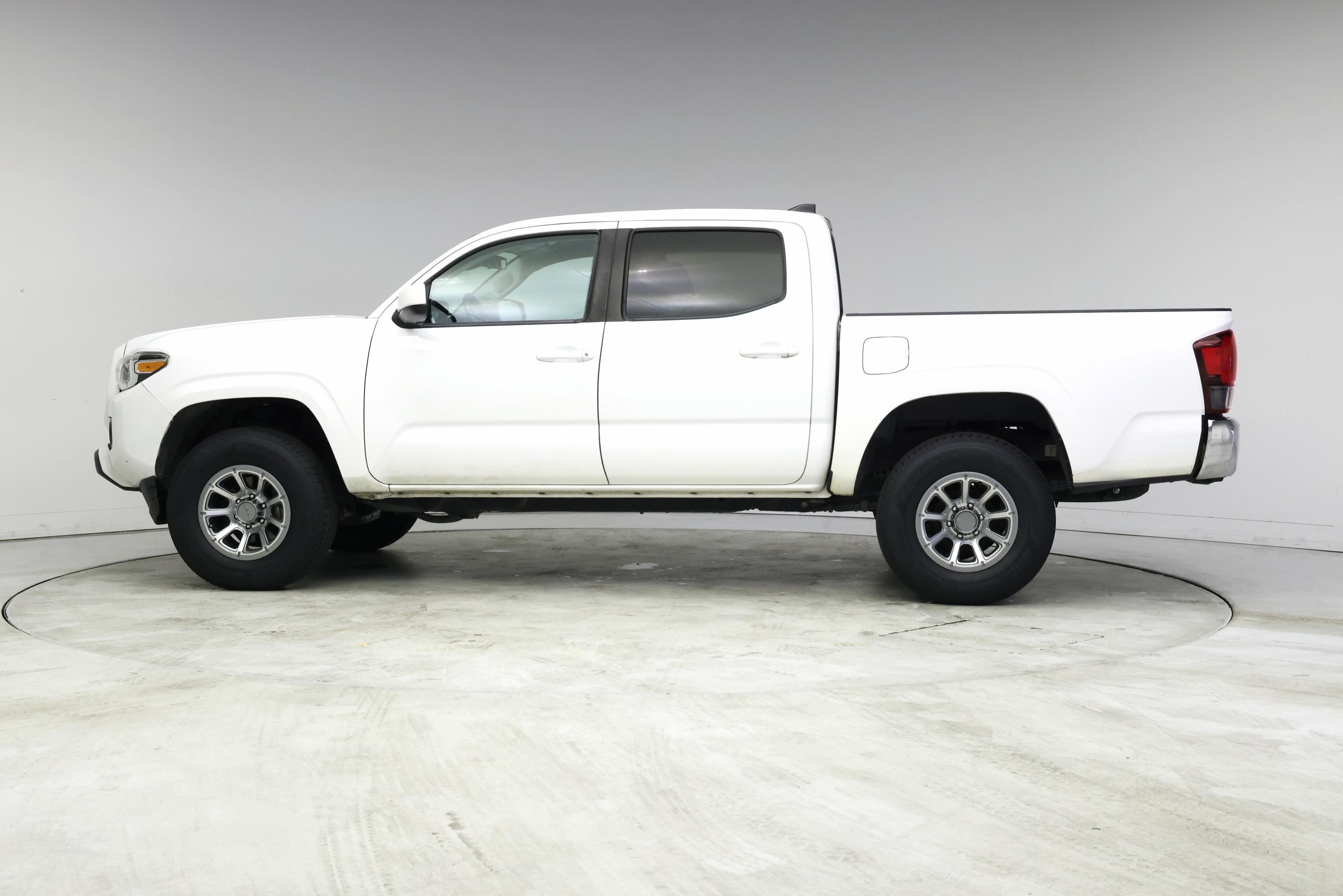 Thumbnail: 2019 Toyota Tacoma - 3