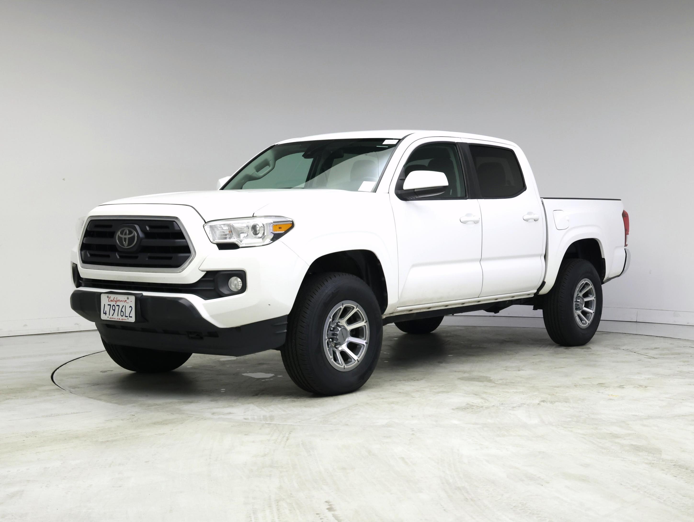 Thumbnail: 2019 Toyota Tacoma - 4
