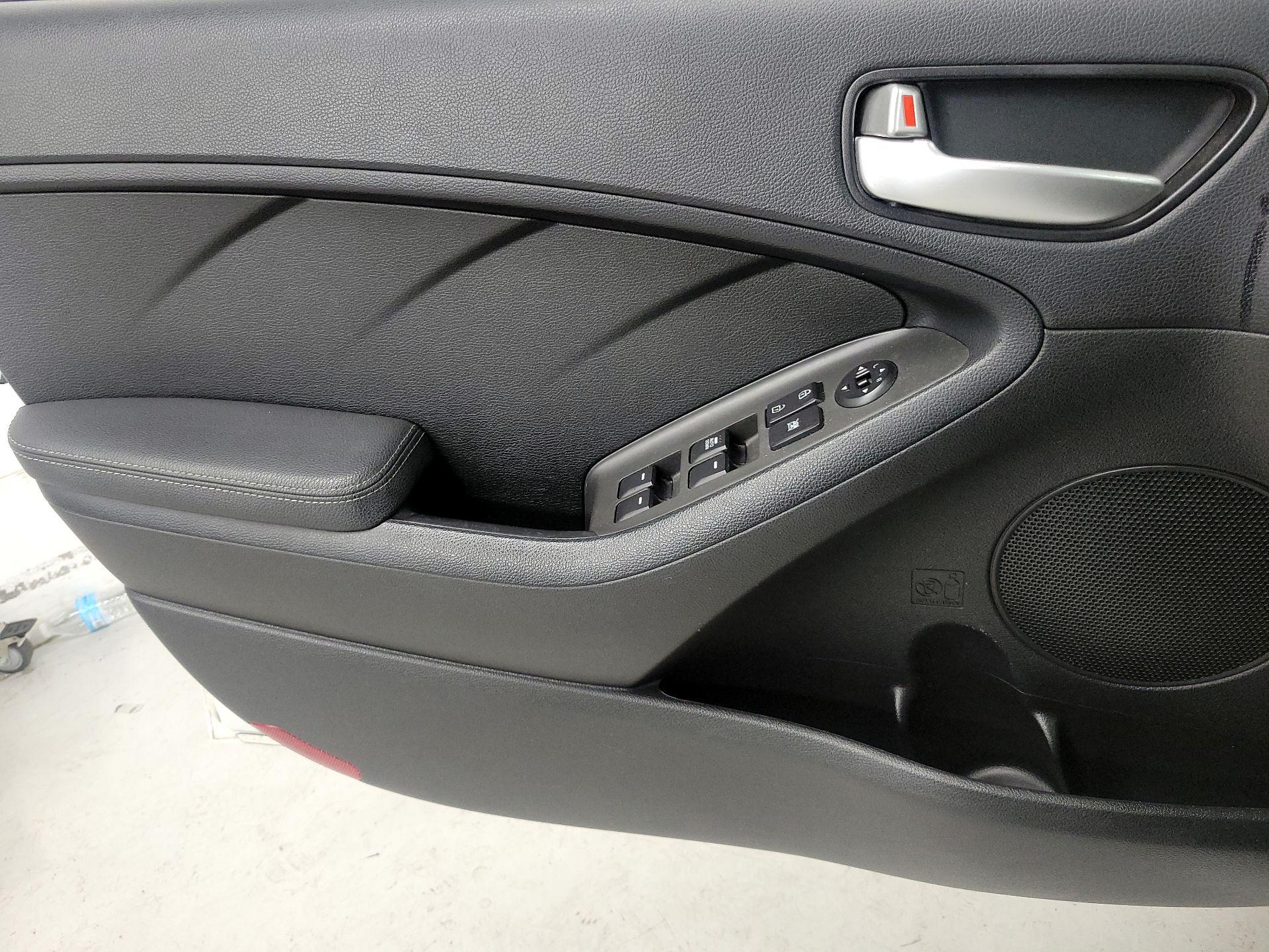 Thumbnail: 2017 Kia Forte - 12