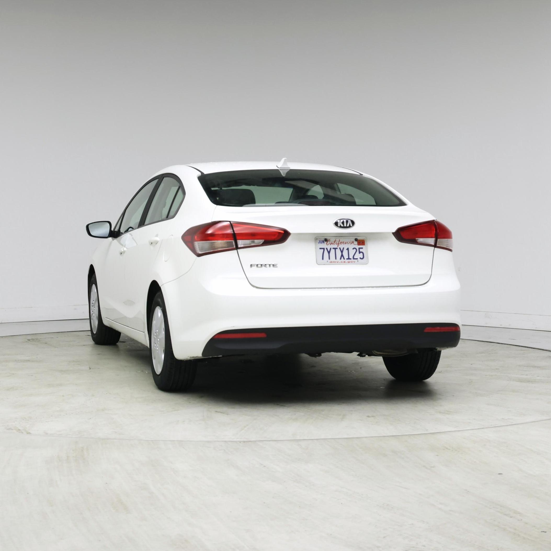 Thumbnail: 2017 Kia Forte - 6