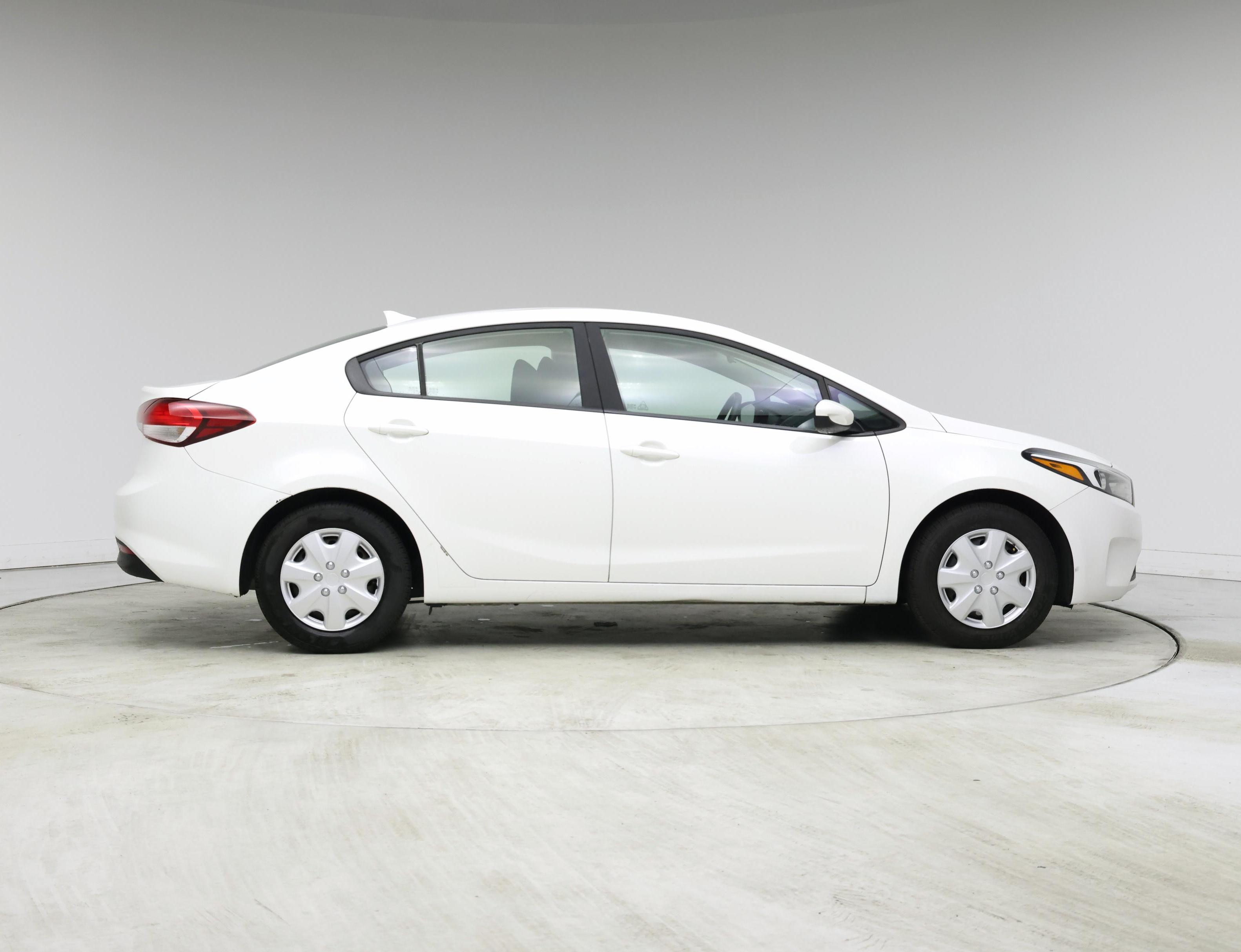 Thumbnail: 2017 Kia Forte - 7